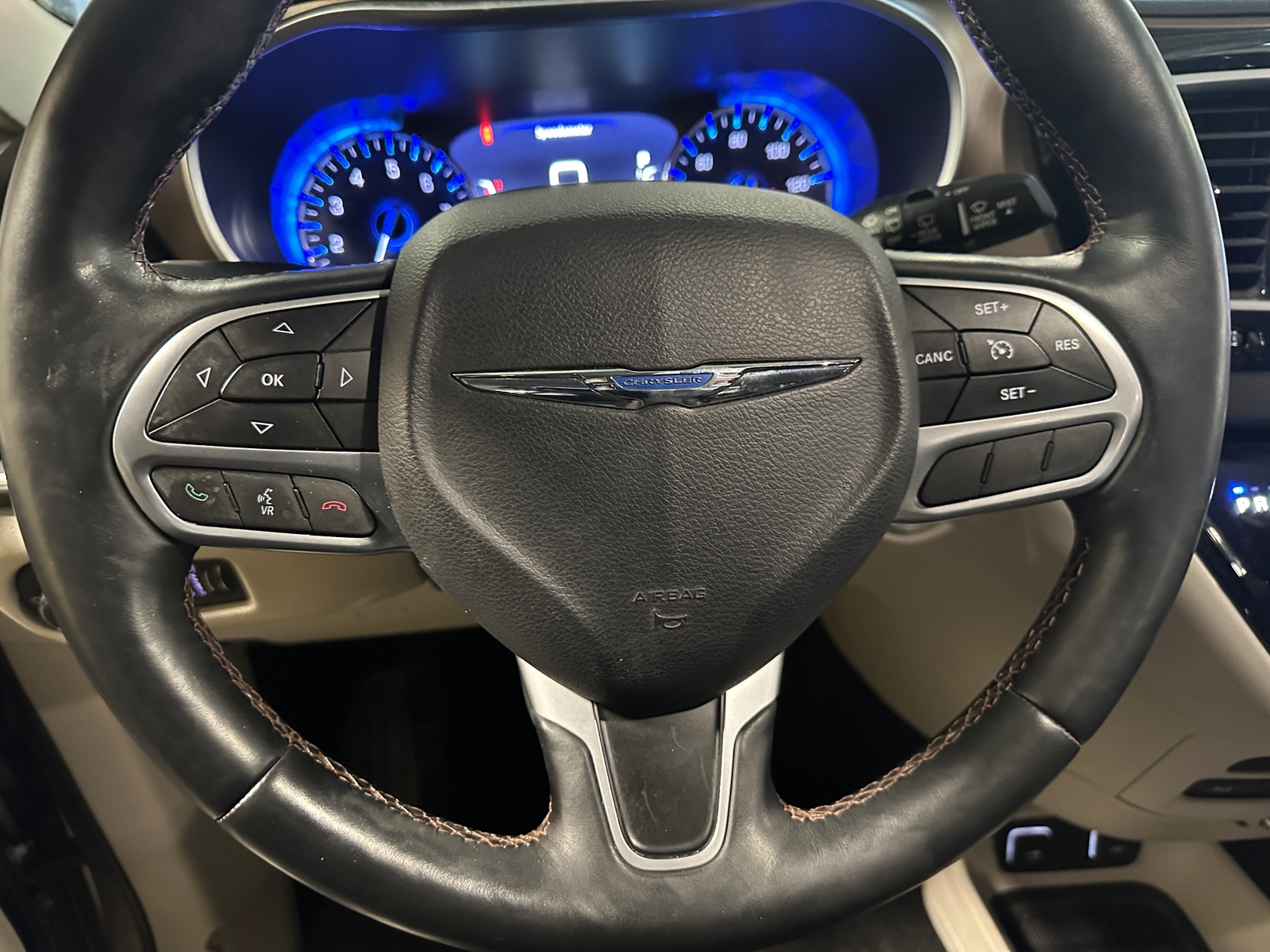 Thumbnail: 2017 Chrysler Pacifica - 4