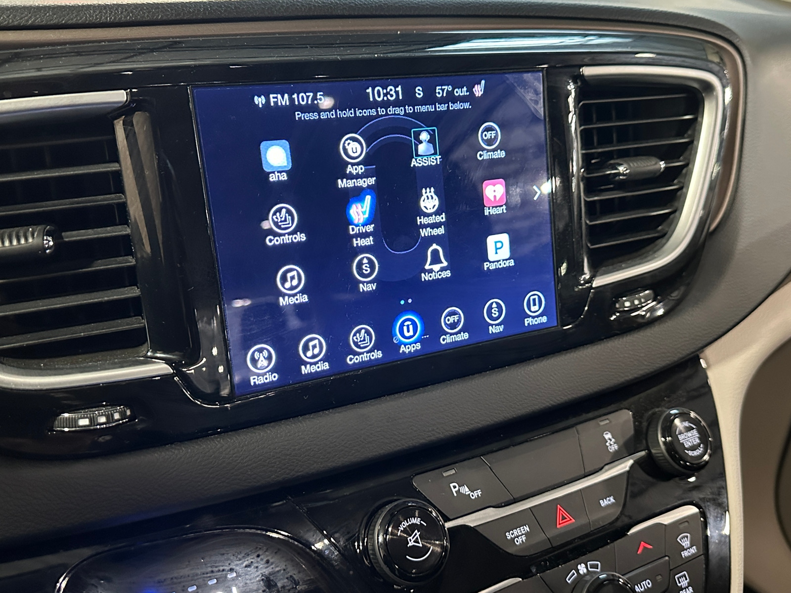 Thumbnail: 2017 Chrysler Pacifica - 3