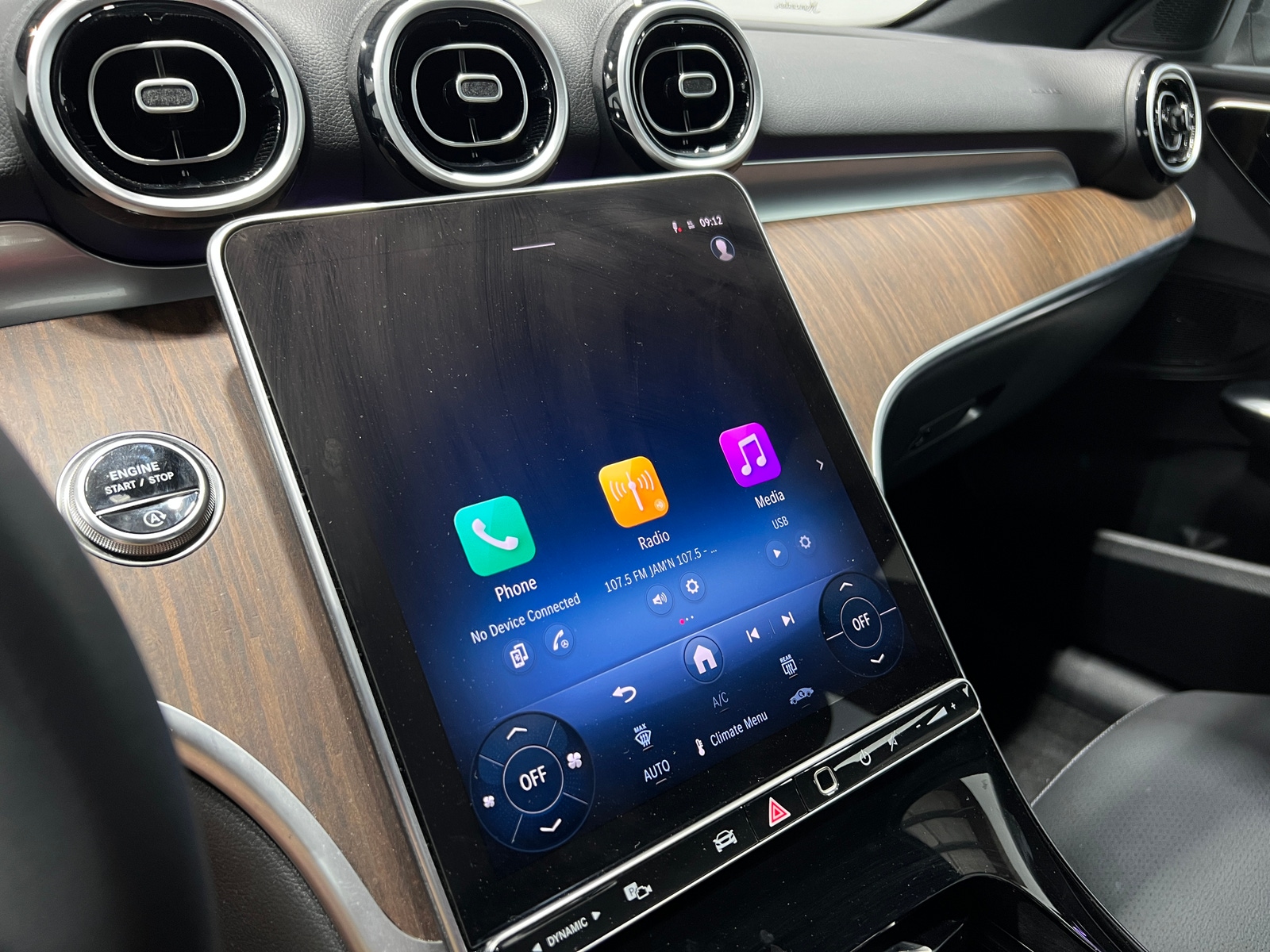 Thumbnail: 2025 Mercedes-Benz C-Class - 3