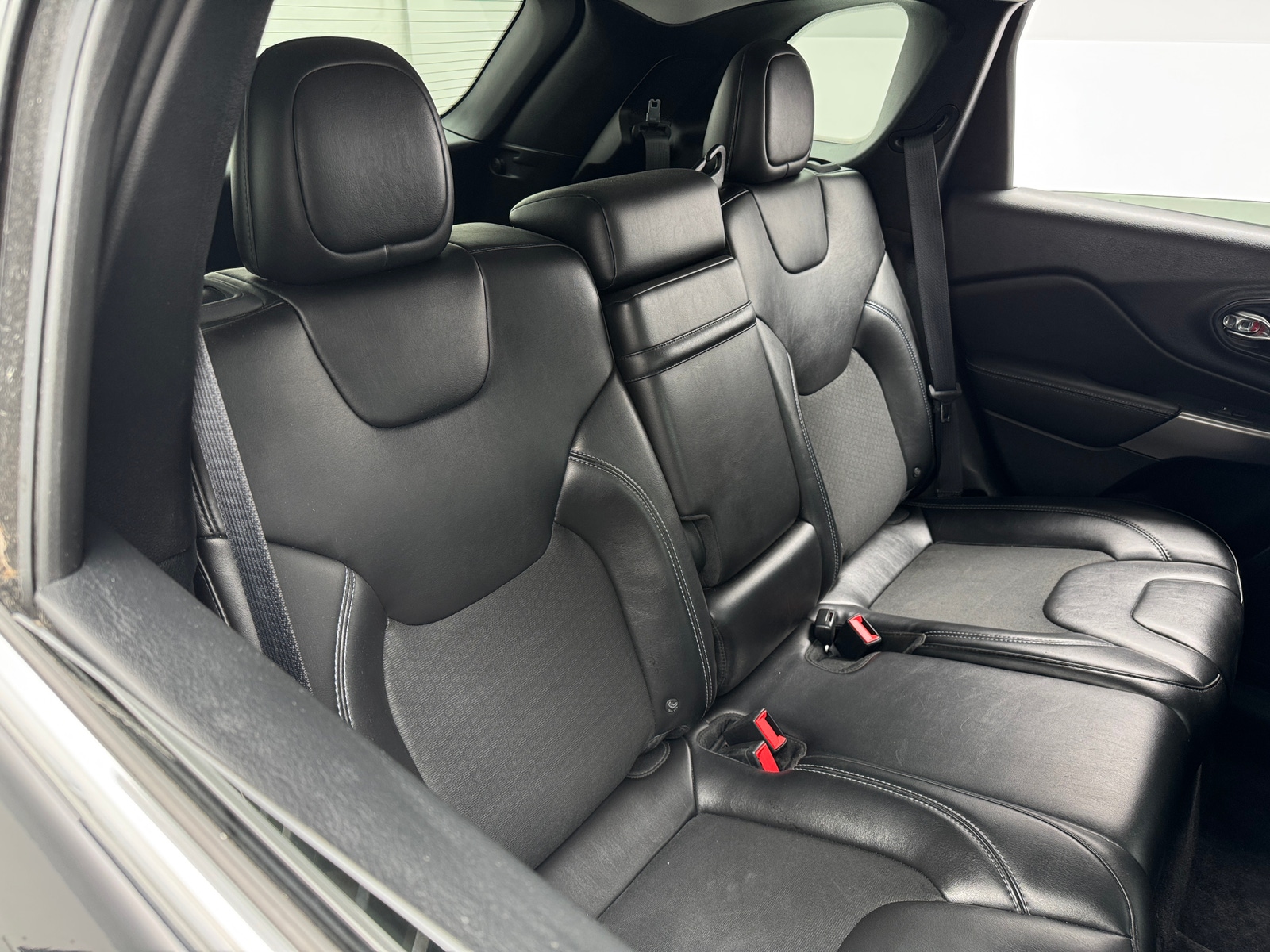 Thumbnail: 2019 Jeep Cherokee - 6