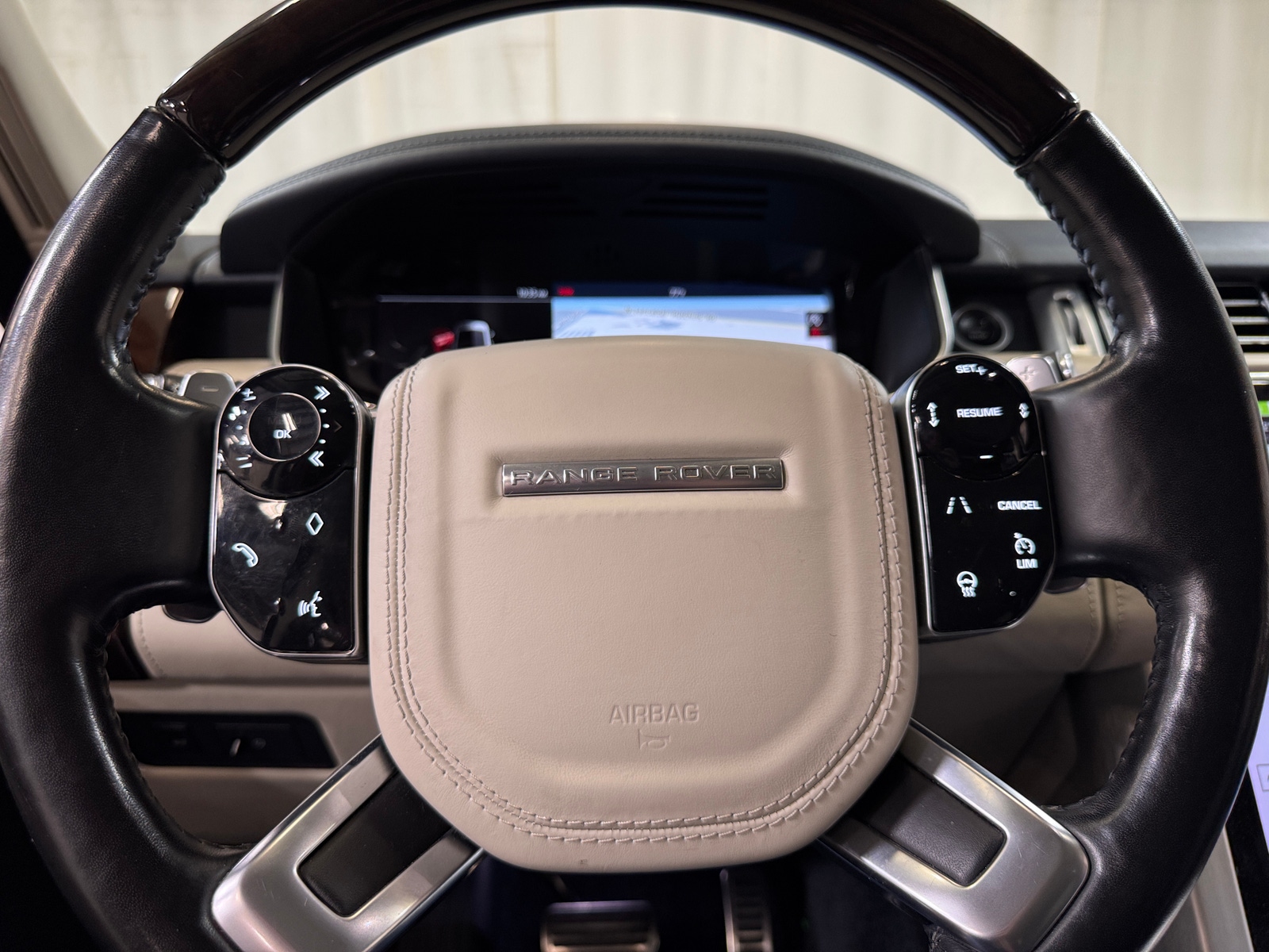 Thumbnail: 2018 Land Rover Range Rover - 4