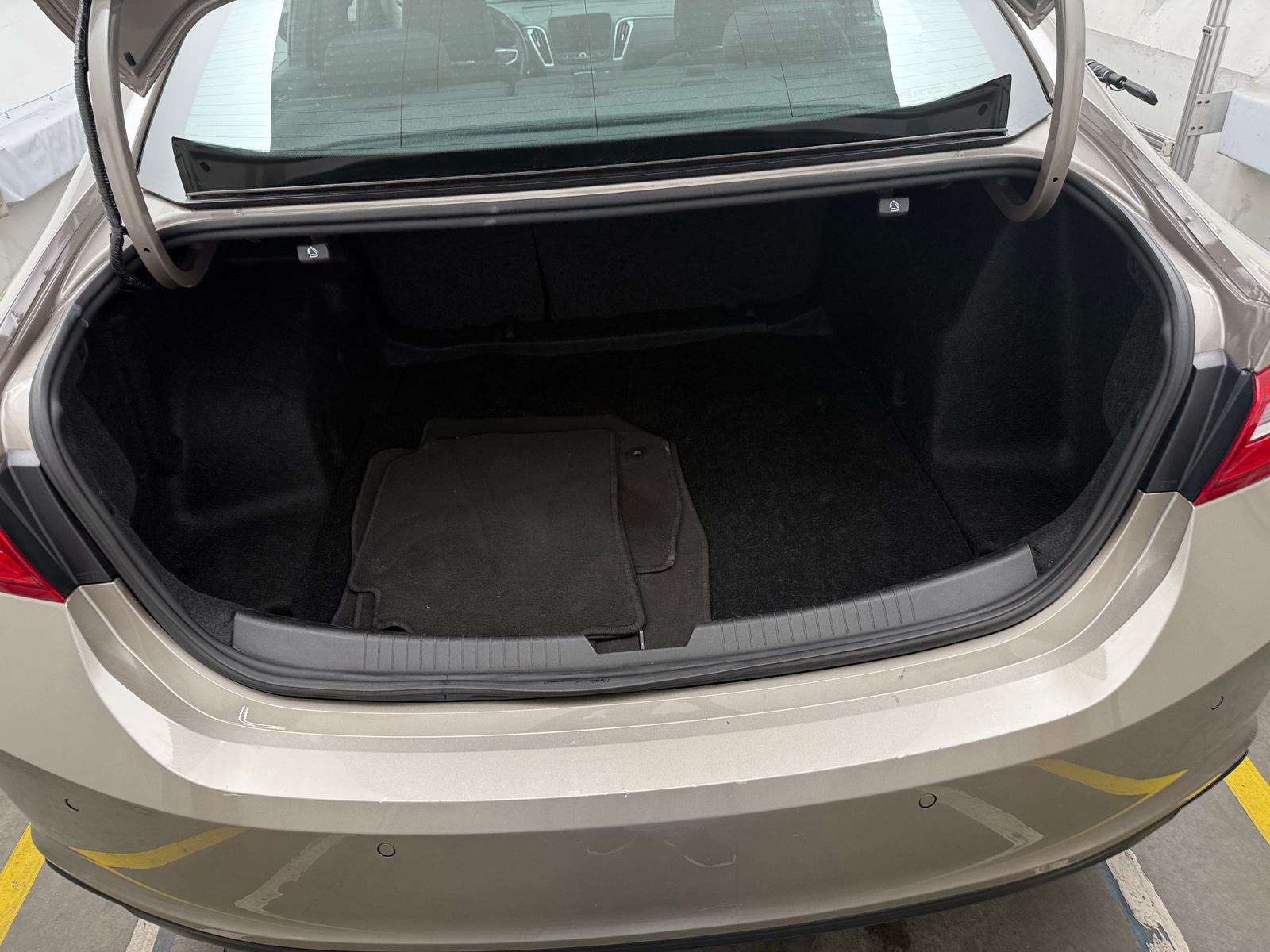 Thumbnail: 2024 Chevrolet Malibu - 7