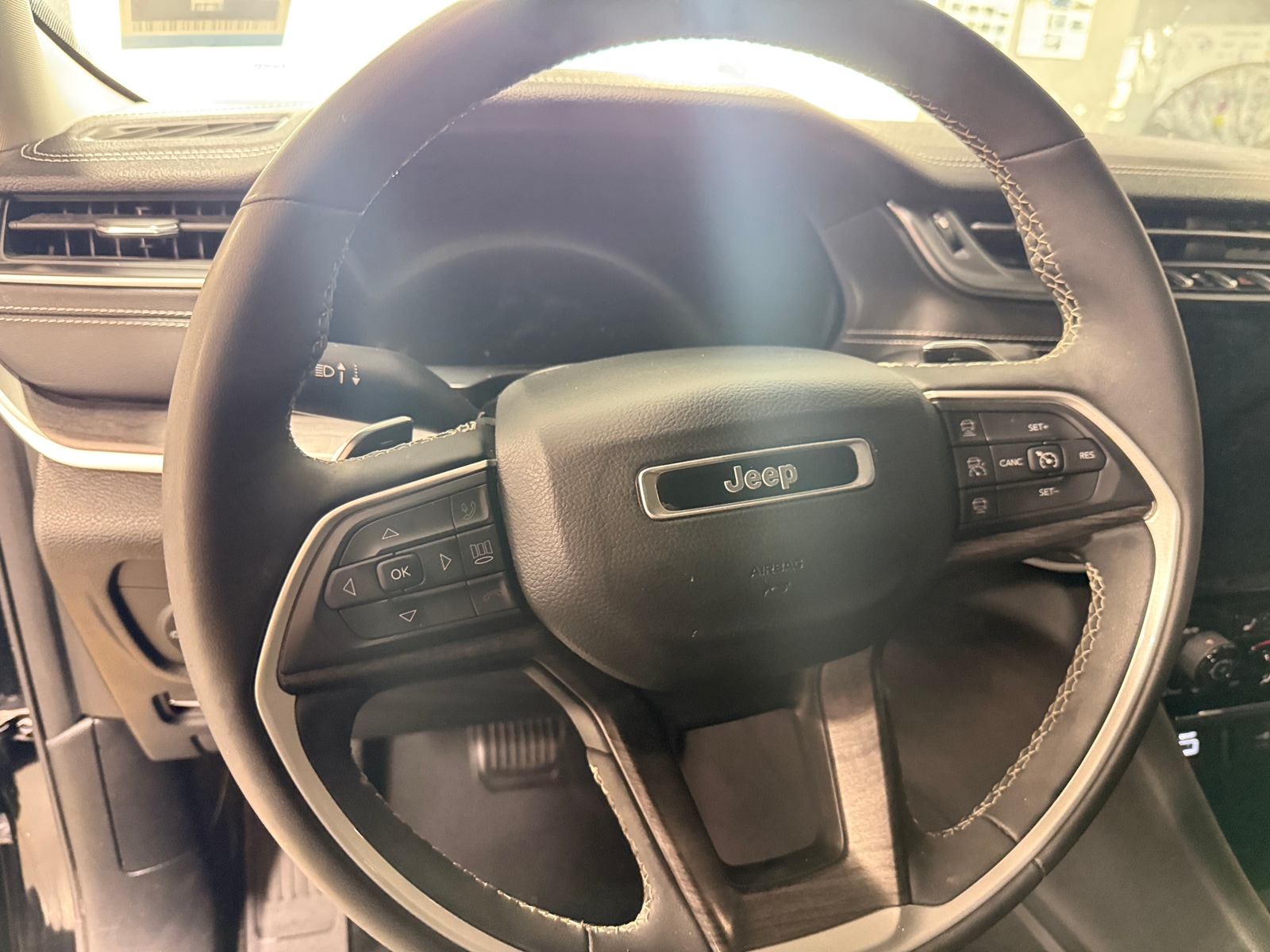 Thumbnail: 2023 Jeep Grand Cherokee - 4