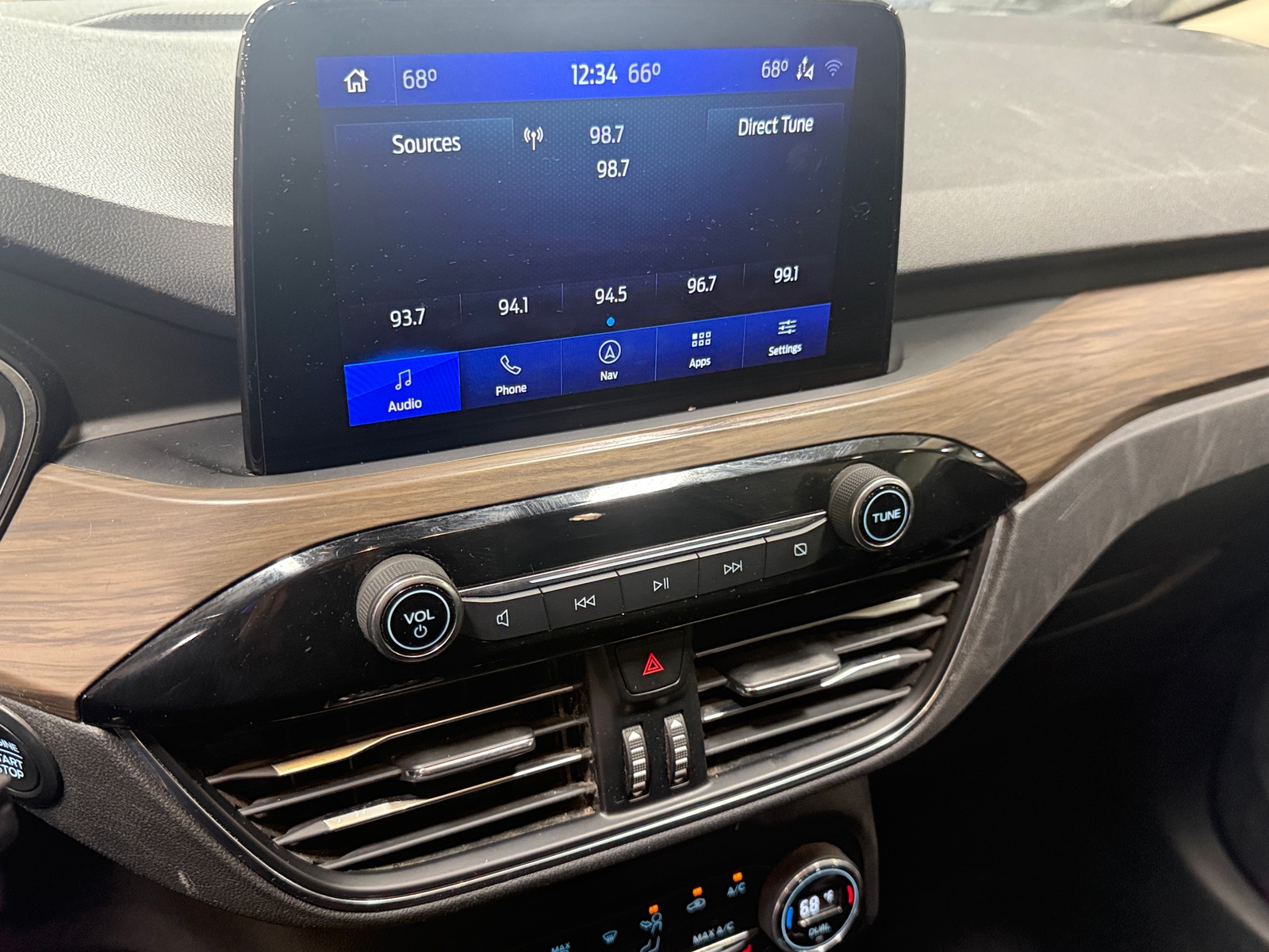 Thumbnail: 2020 Ford Escape - 3
