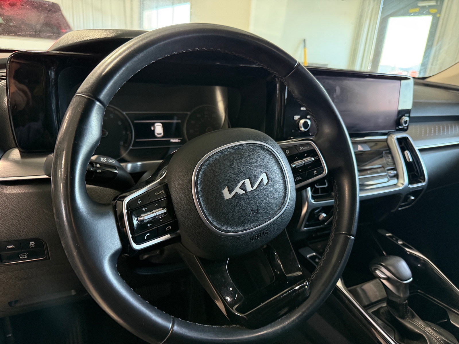 Thumbnail: 2022 Kia Sorento - 4