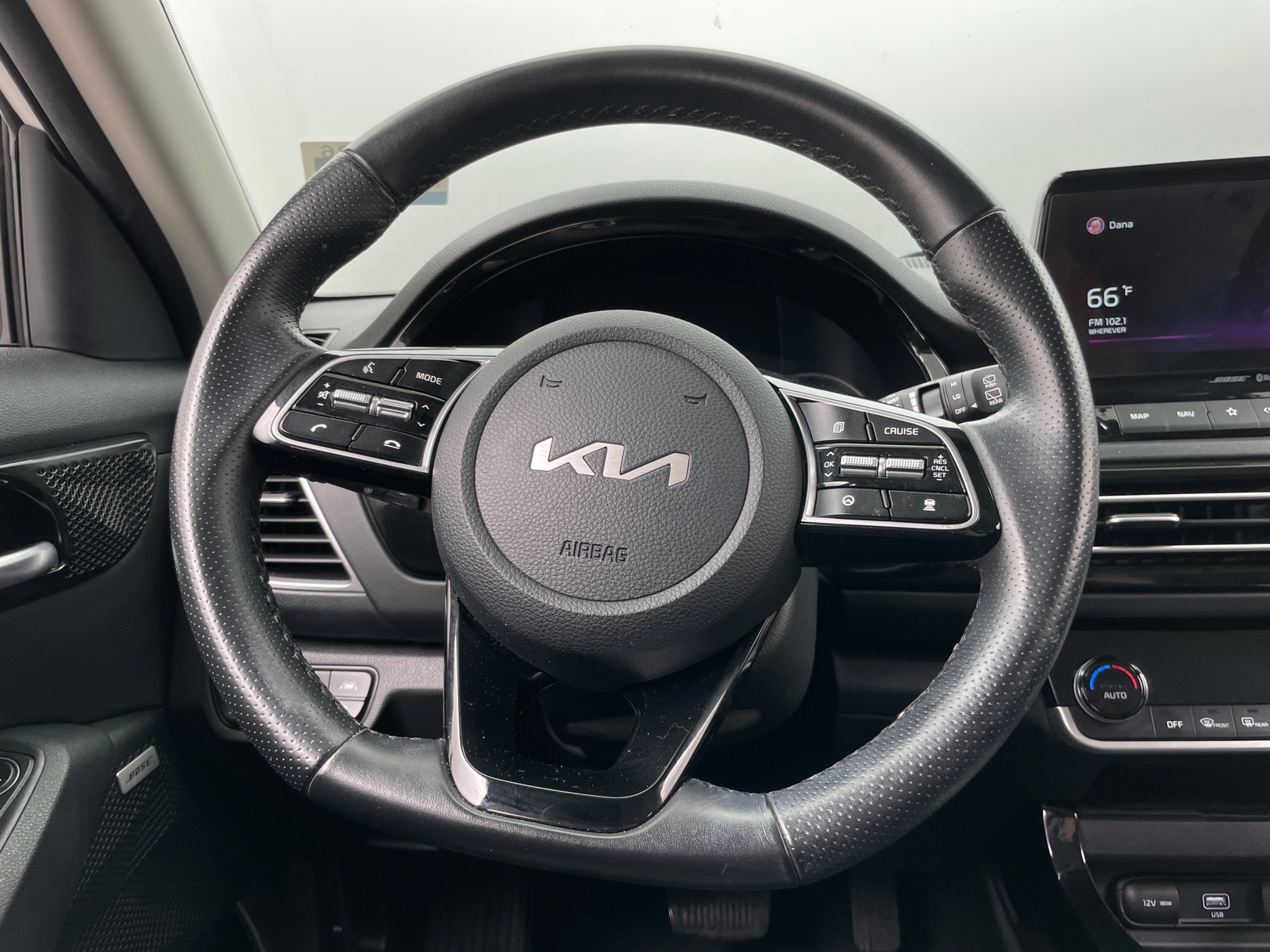 Thumbnail: 2022 Kia Seltos - 4