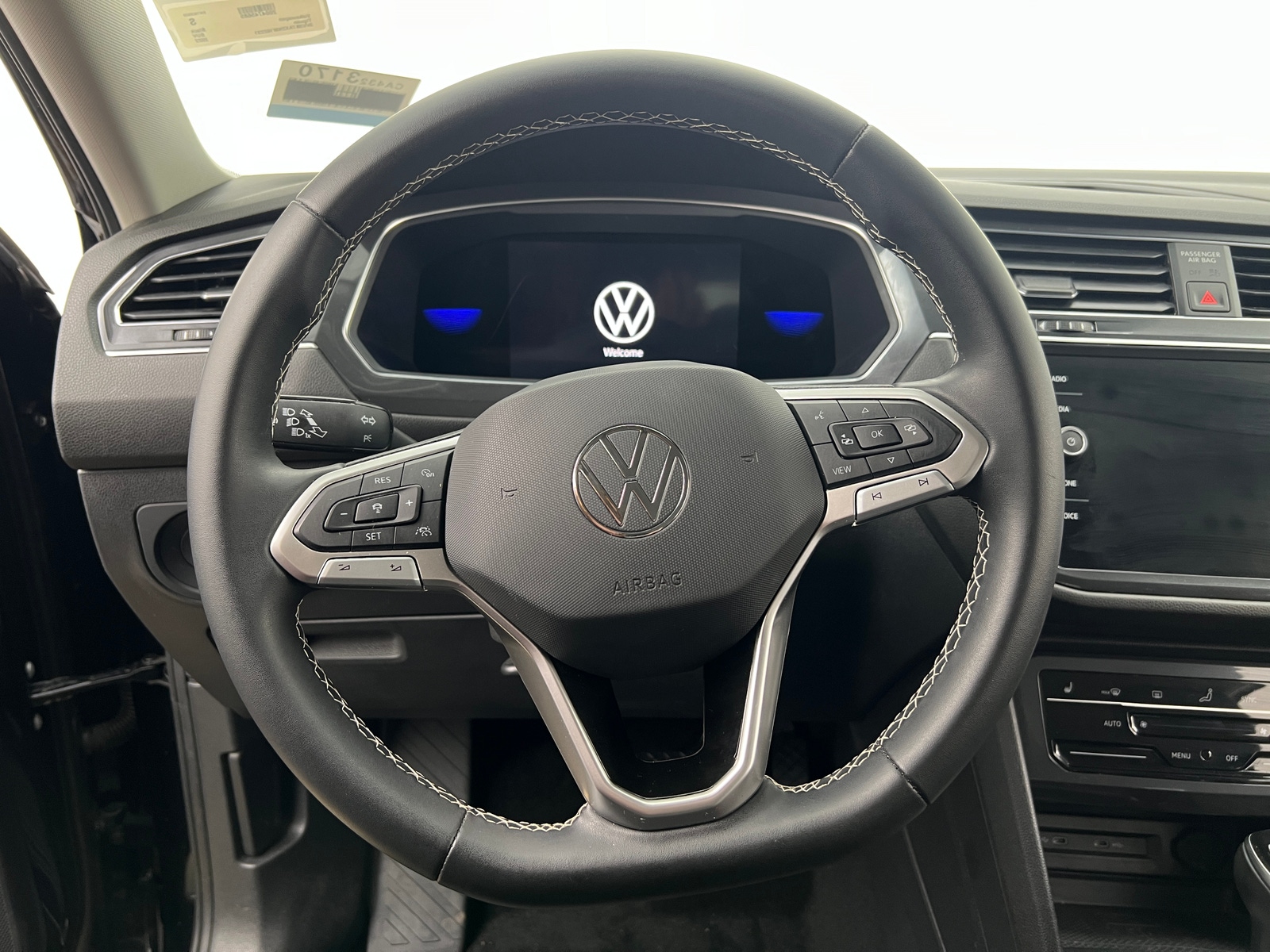 Thumbnail: 2022 Volkswagen Tiguan - 4