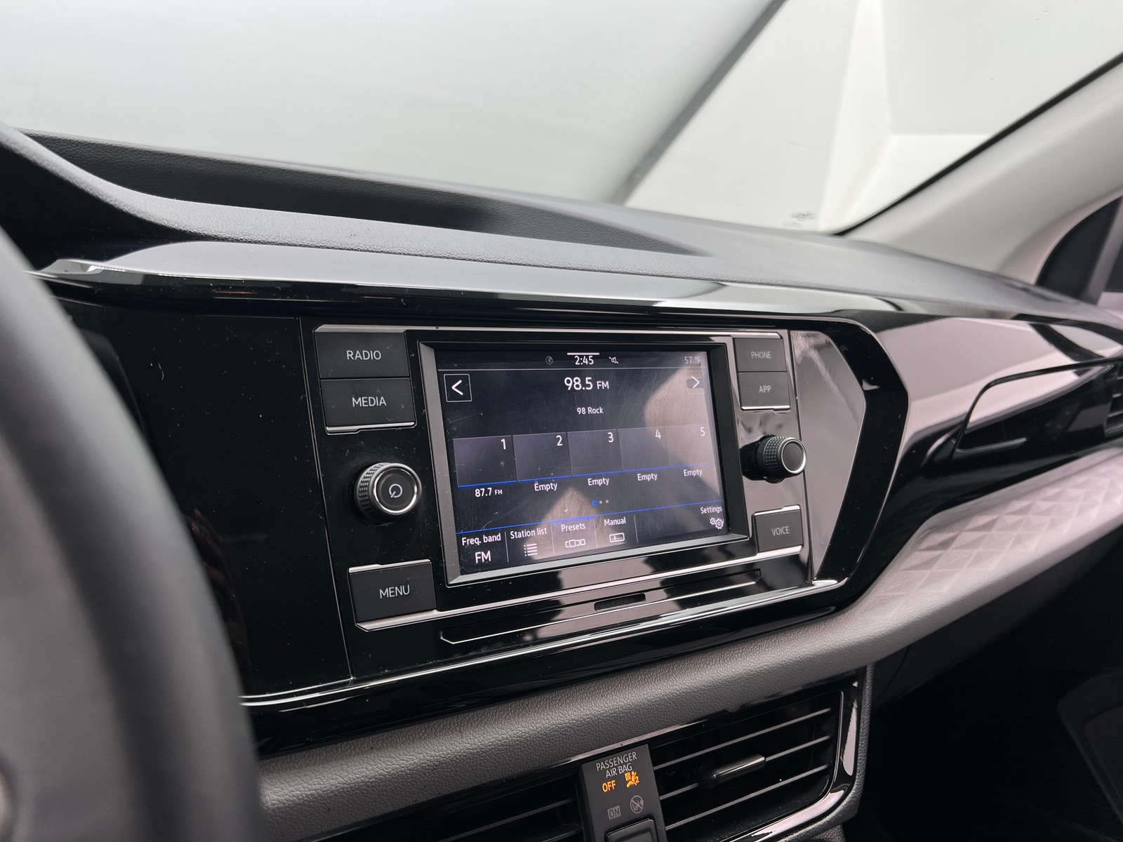 Thumbnail: 2023 Volkswagen Taos - 4