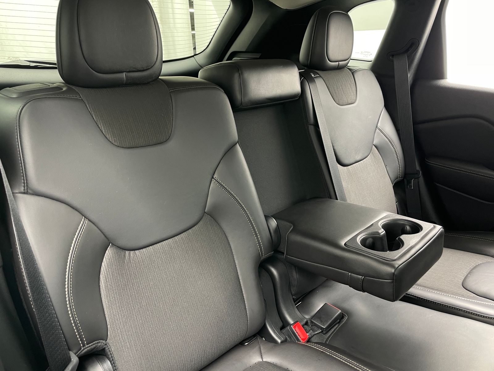 Thumbnail: 2018 Jeep Cherokee - 6
