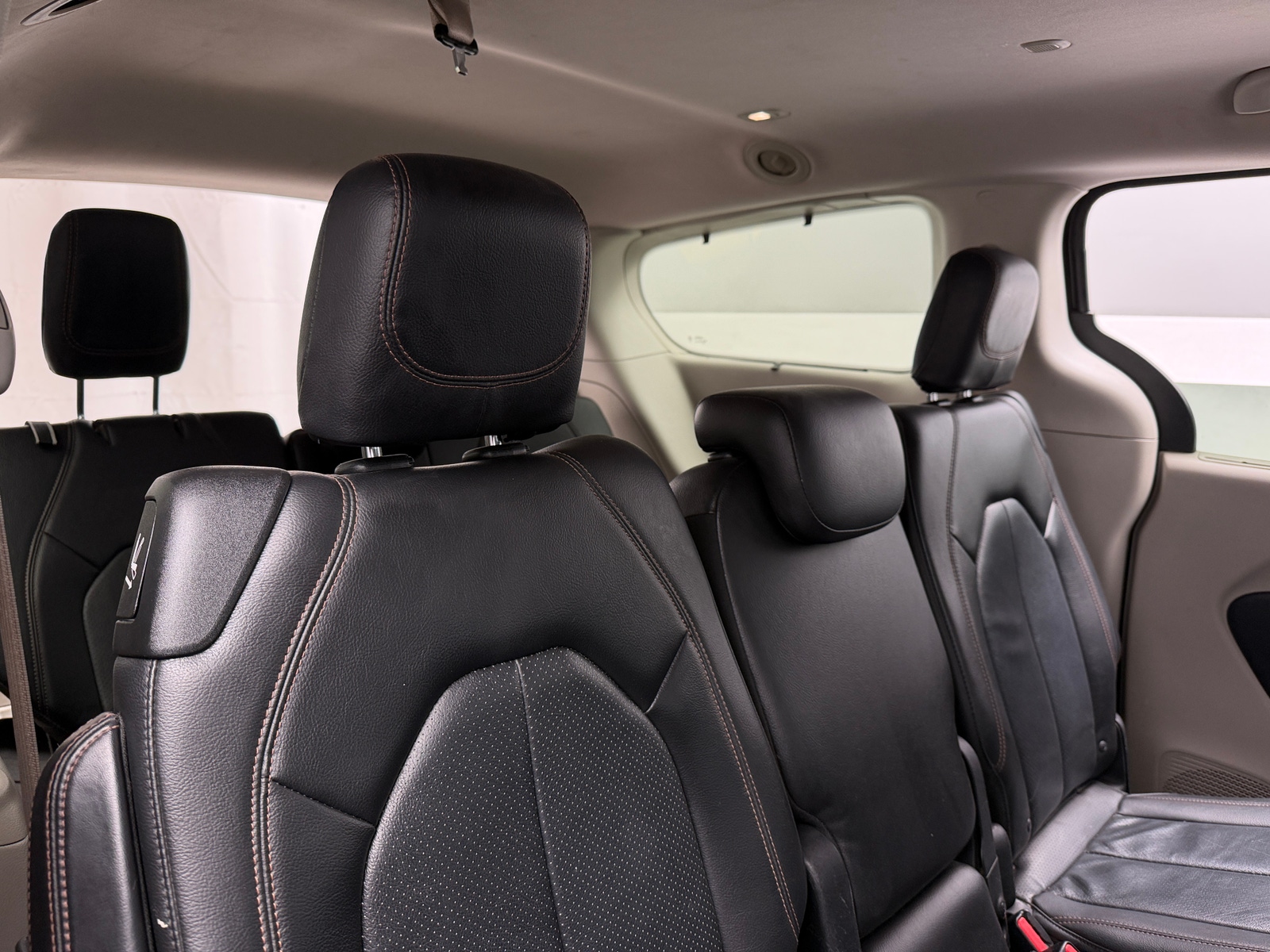 Thumbnail: 2018 Chrysler Pacifica - 5