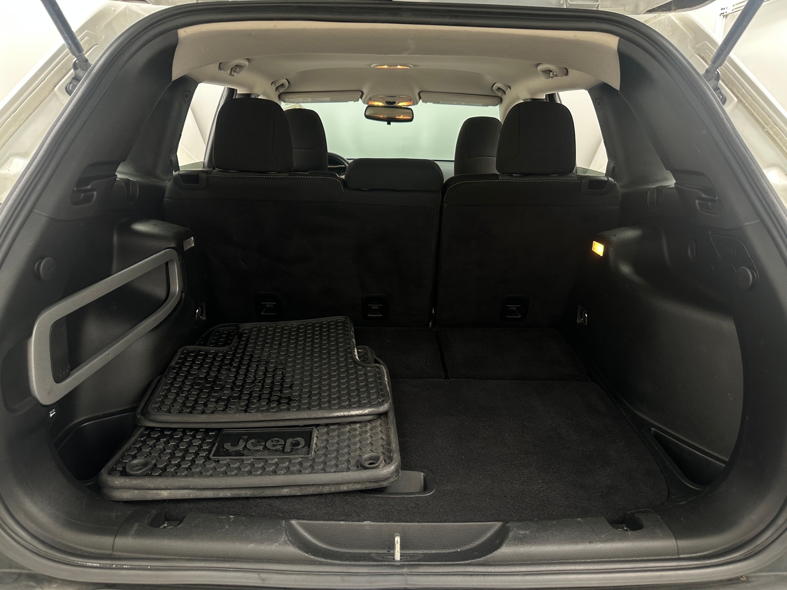 Thumbnail: 2016 Jeep Cherokee - 7