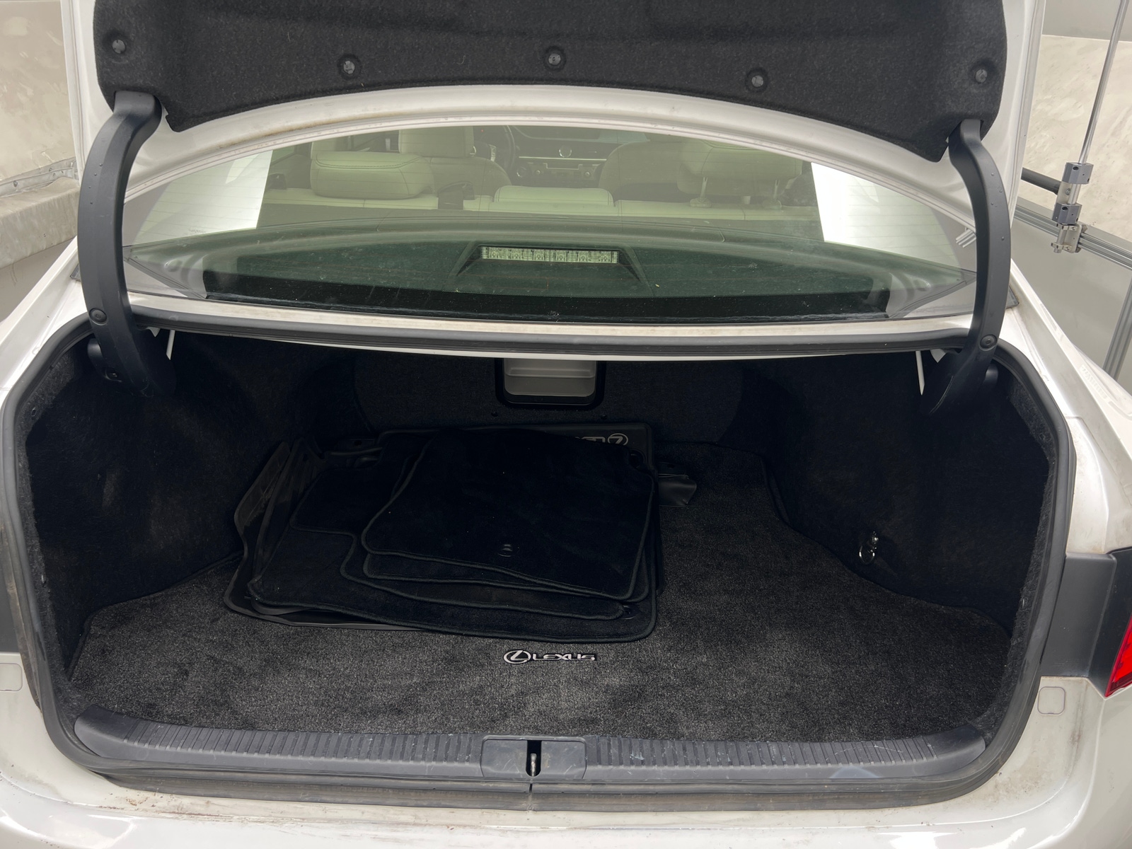 Thumbnail: 2013 Lexus ES - 6