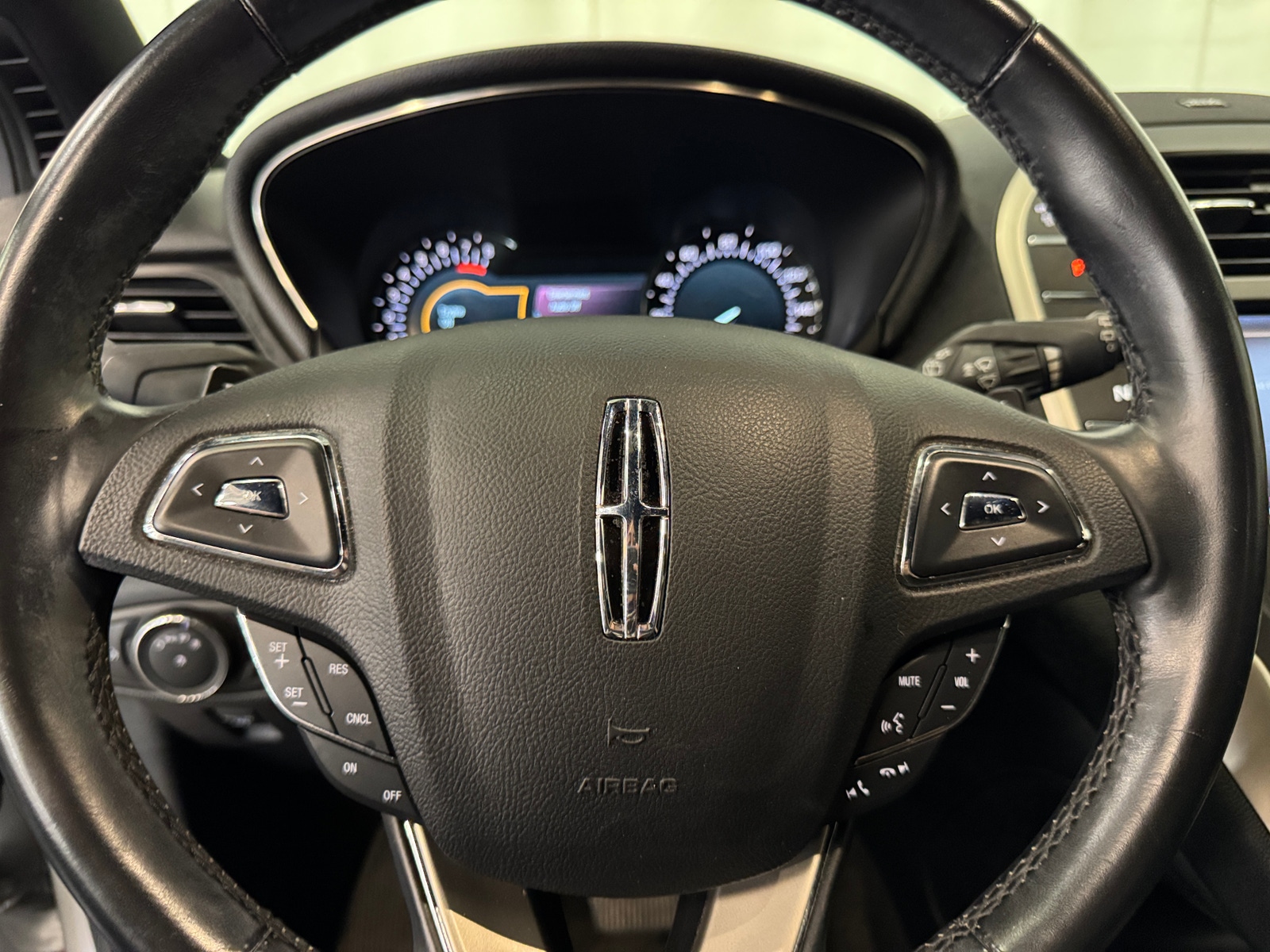 Thumbnail: 2015 Lincoln MKC - 4