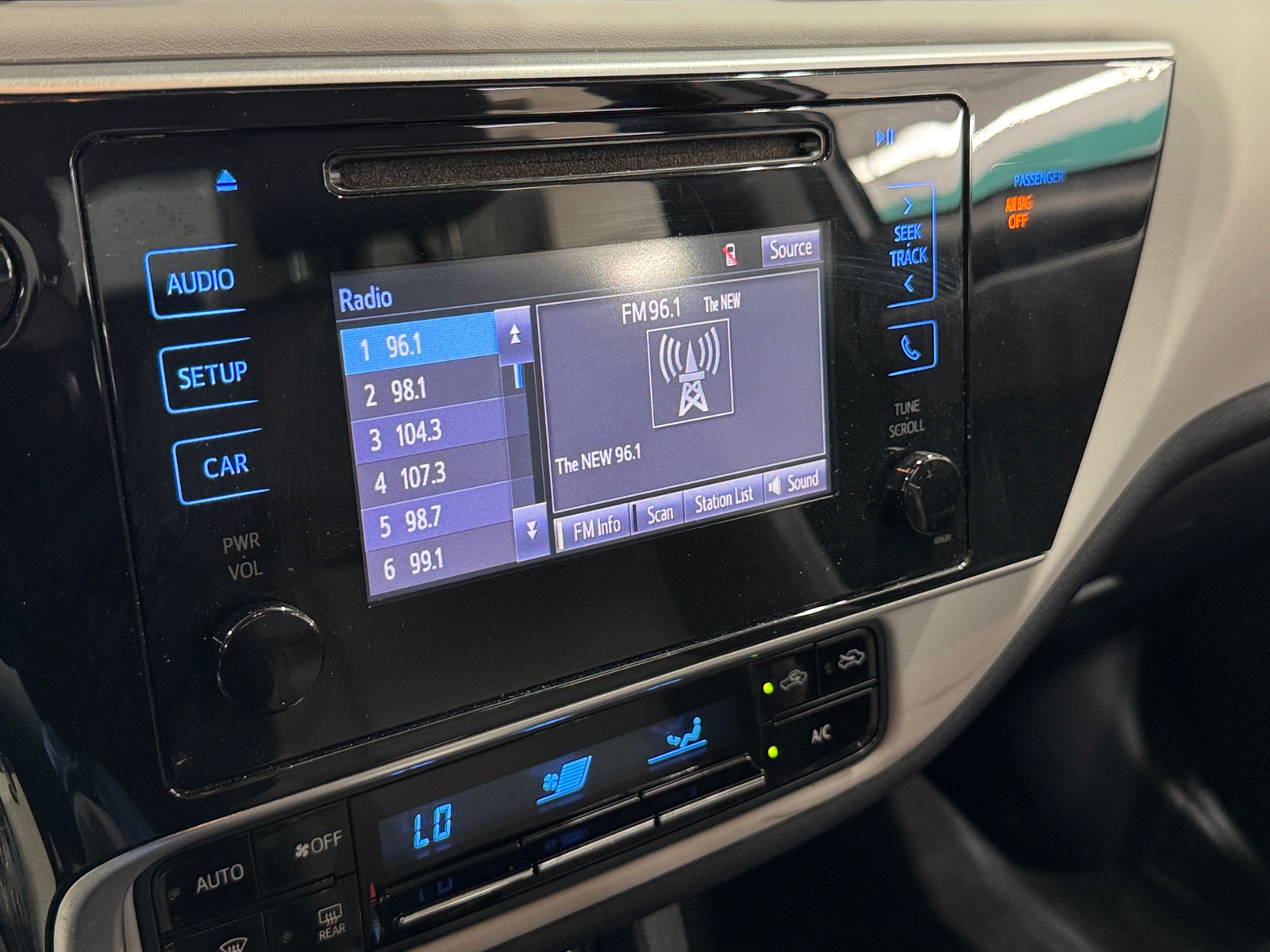 Thumbnail: 2018 Toyota Corolla - 4