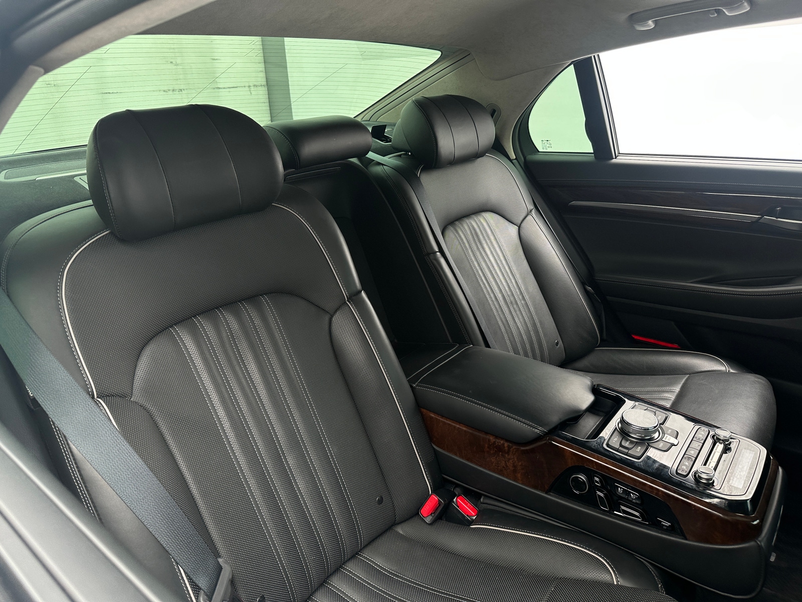 Thumbnail: 2018 Genesis G90 - 5