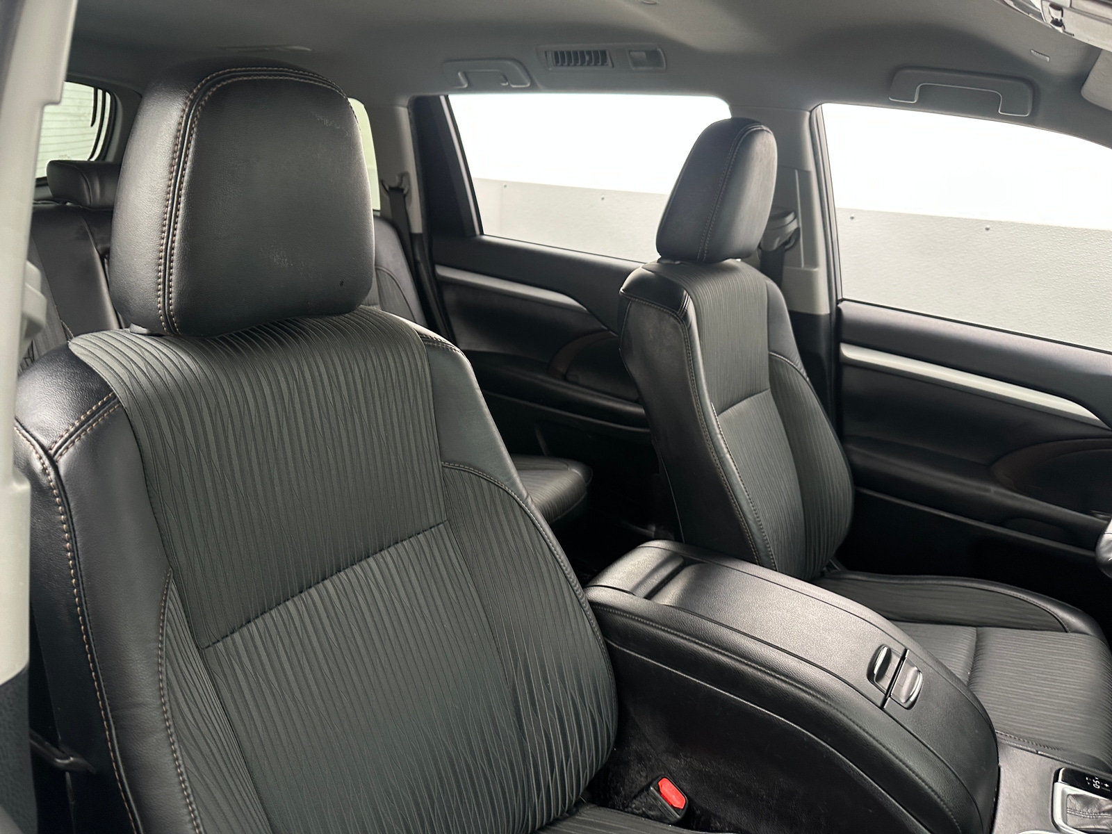 Thumbnail: 2019 Toyota Highlander - 2