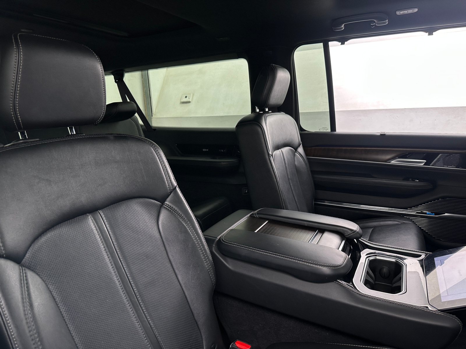 Thumbnail: 2024 Jeep Grand Wagoneer L - 5