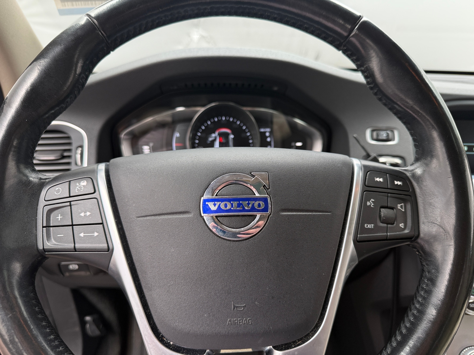 Thumbnail: 2017 Volvo V60 - 4