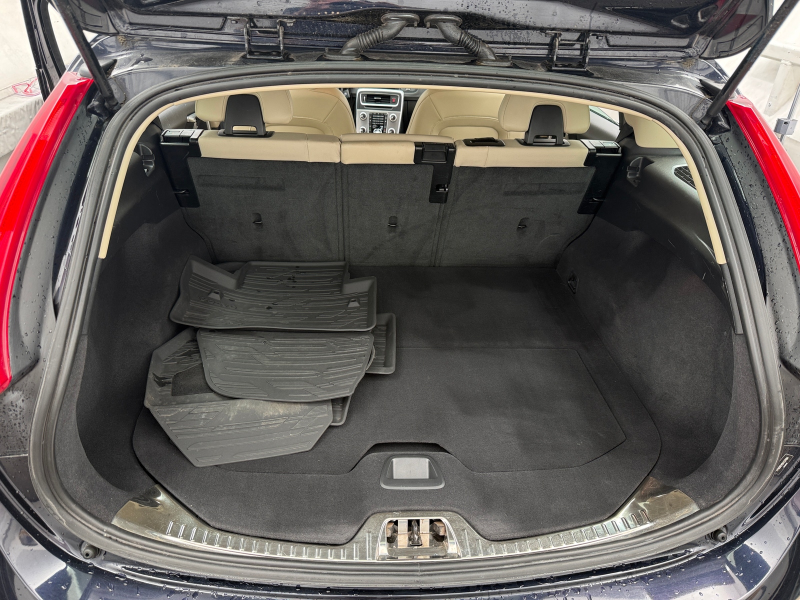 Thumbnail: 2017 Volvo V60 - 6