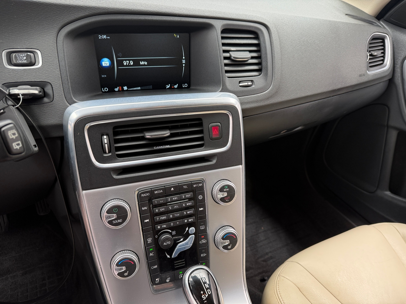 Thumbnail: 2017 Volvo V60 - 3