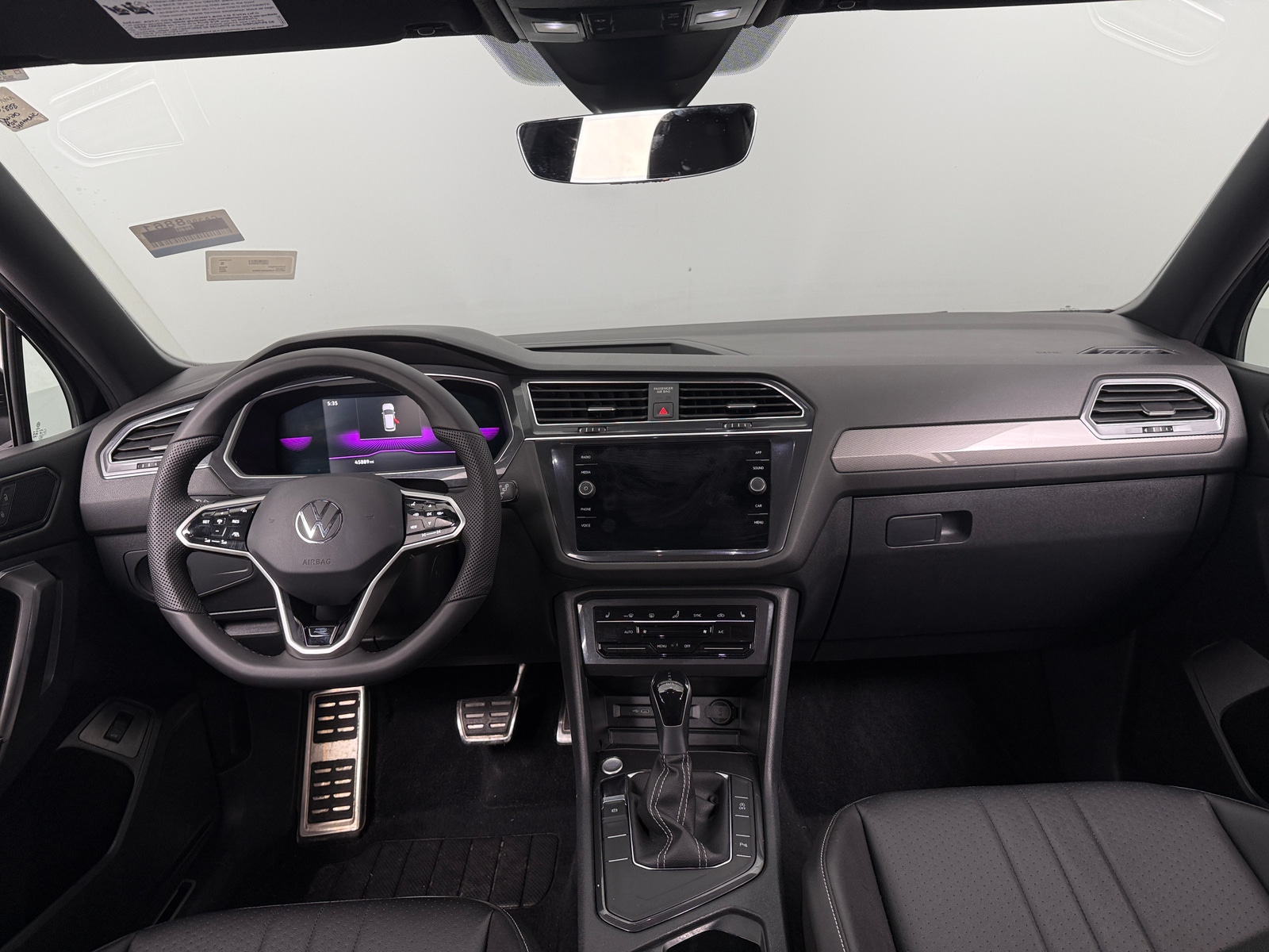 Thumbnail: 2022 Volkswagen Tiguan - 2