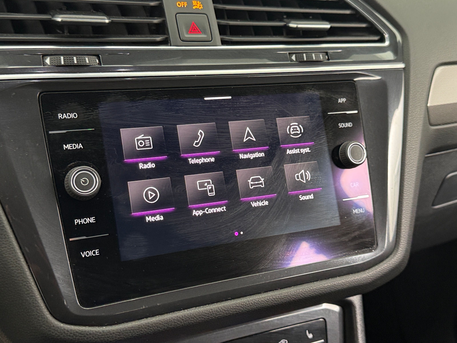 Thumbnail: 2022 Volkswagen Tiguan - 3