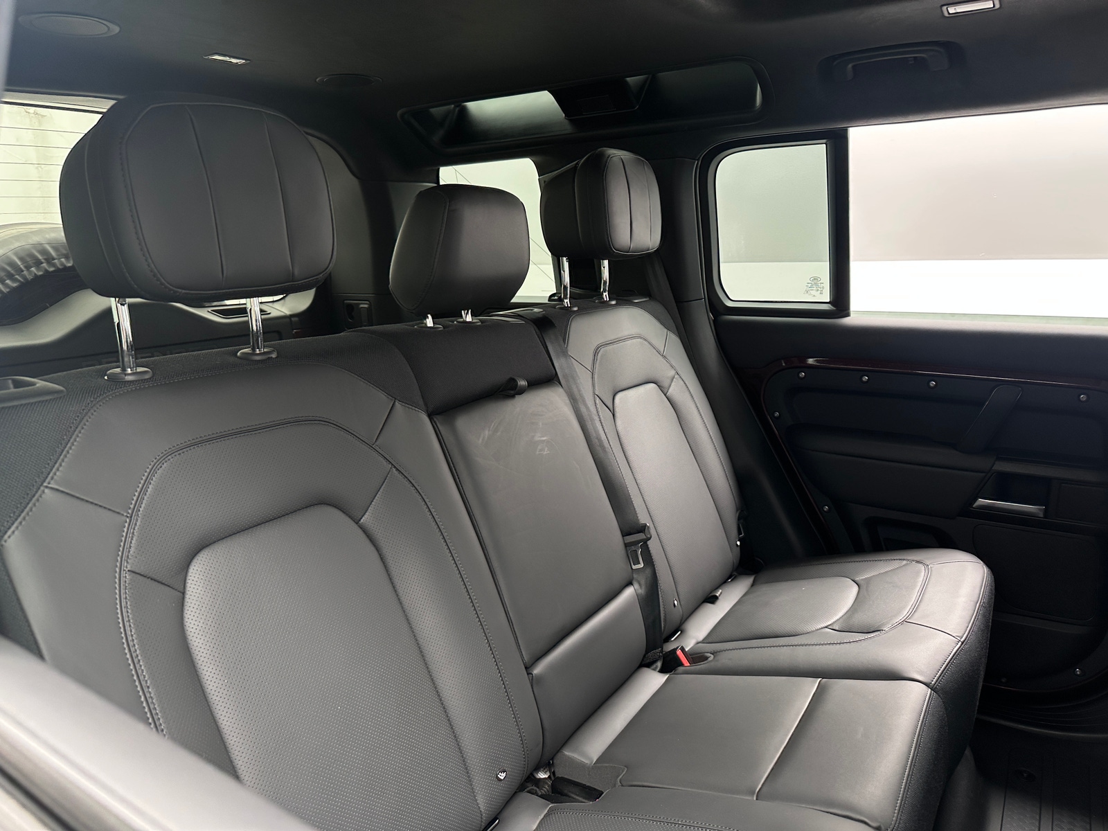 Thumbnail: 2025 Land Rover Defender - 5