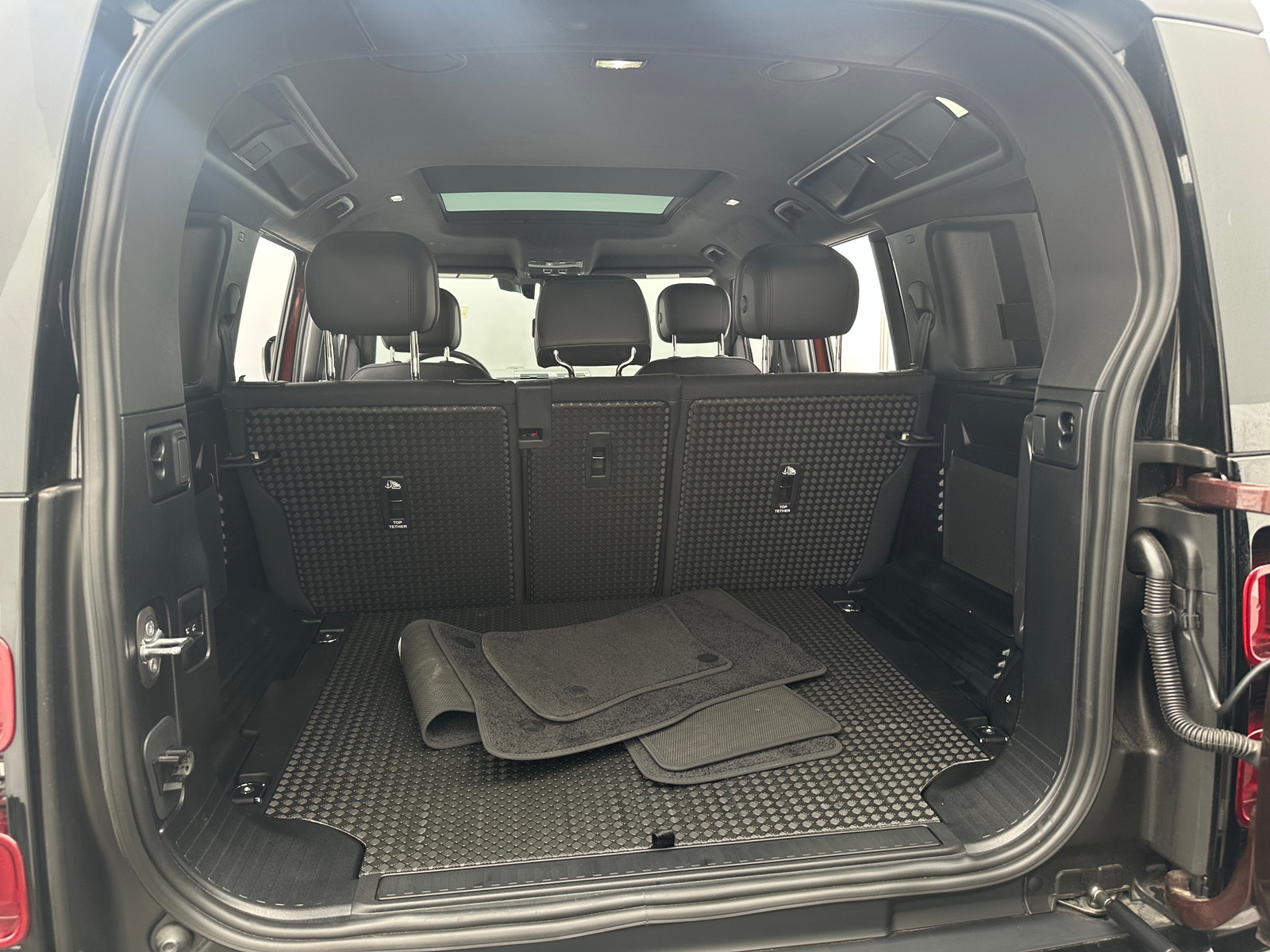 Thumbnail: 2025 Land Rover Defender - 6