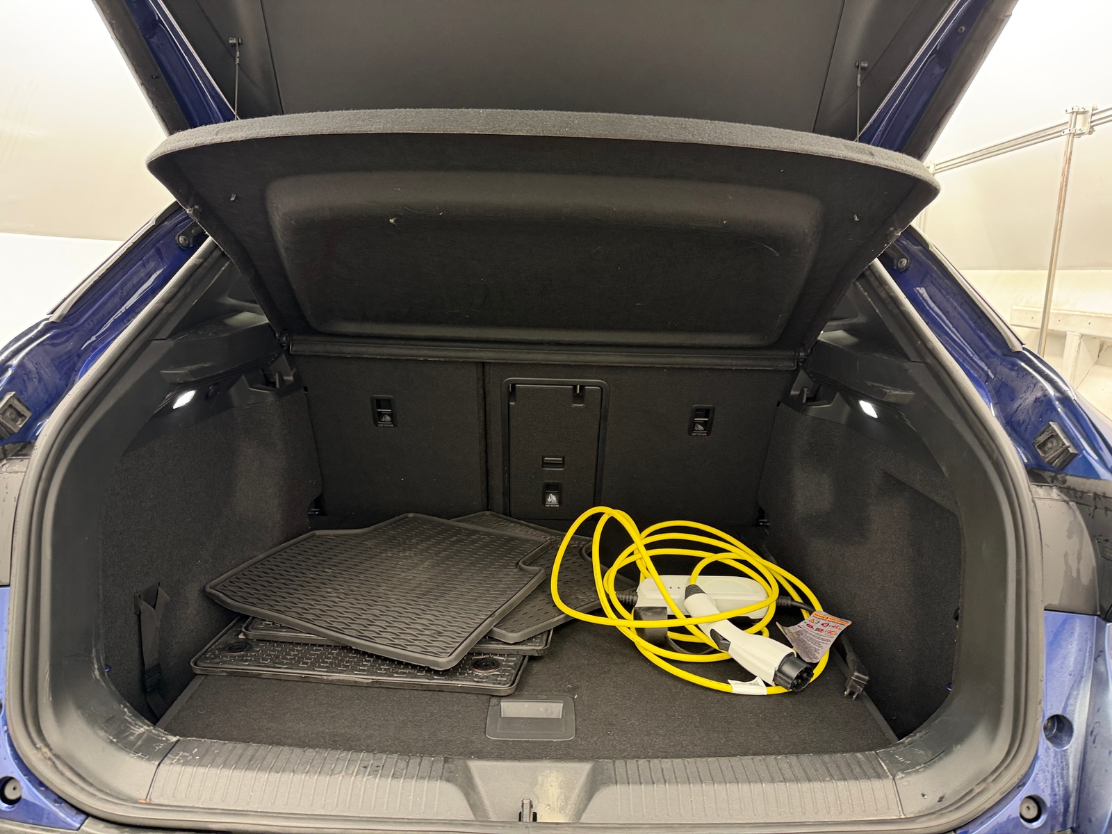 Thumbnail: 2022 Volkswagen ID.4 - 6