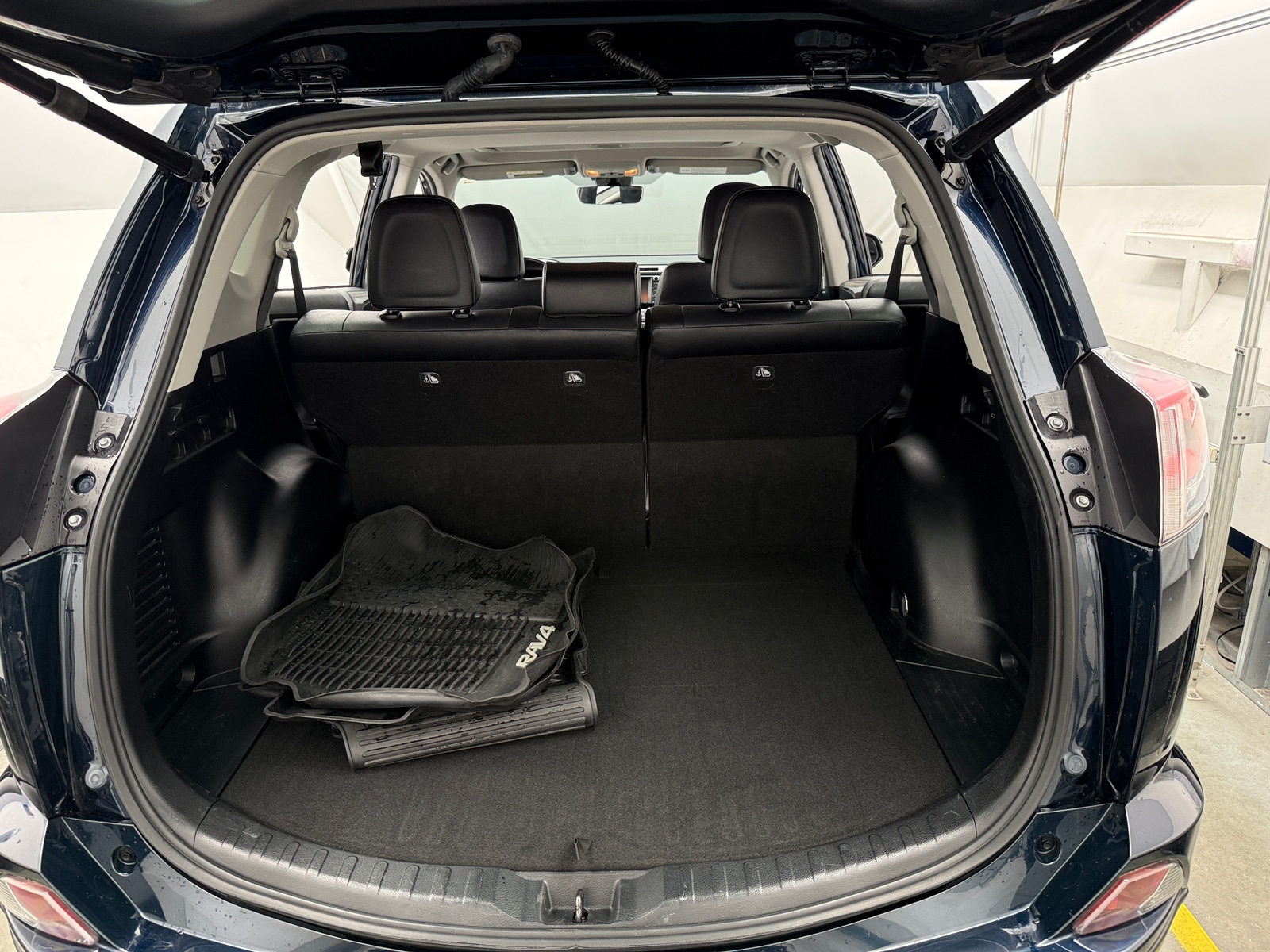 Thumbnail: 2018 Toyota RAV4 - 6