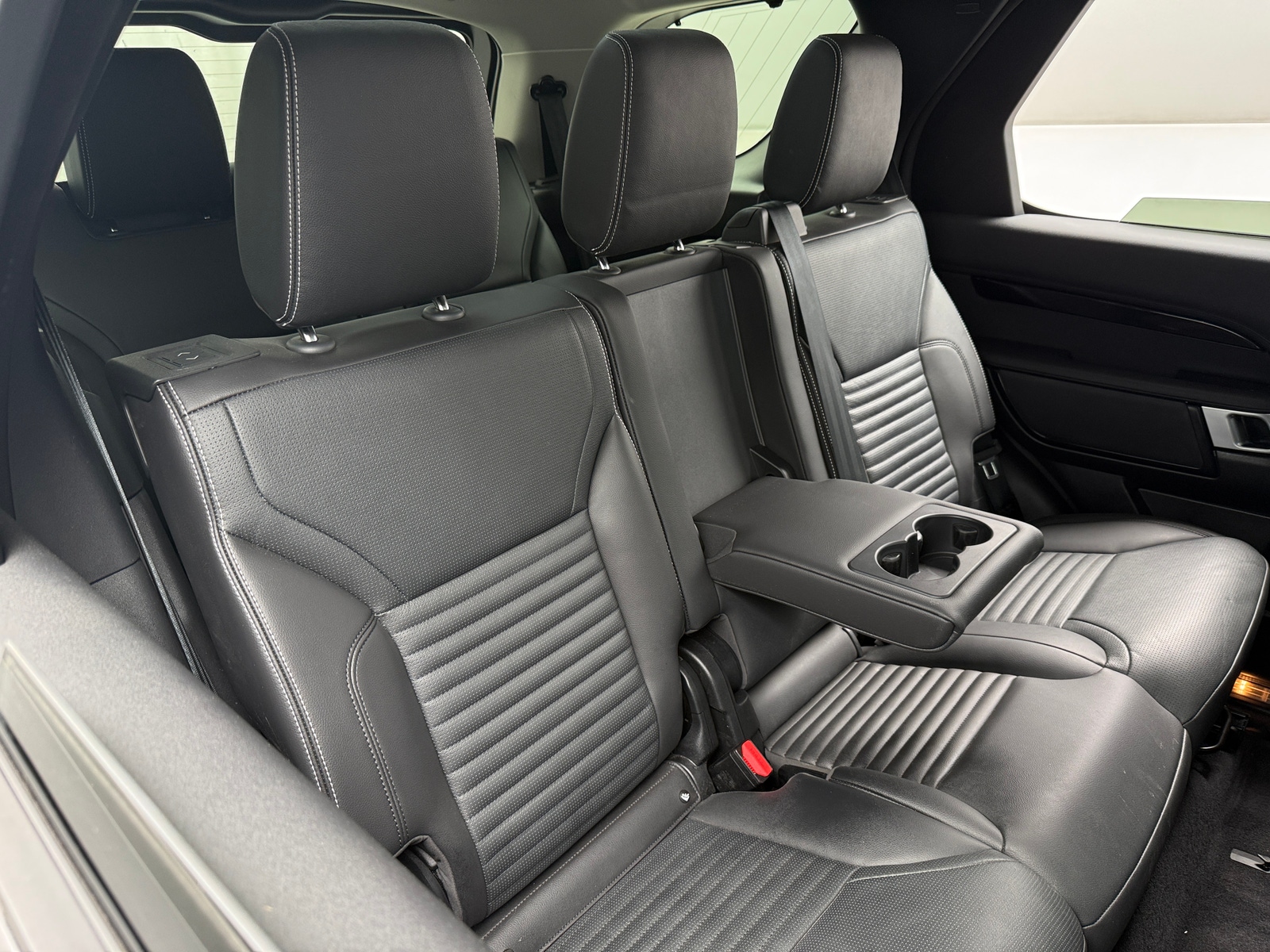 Thumbnail: 2024 Land Rover Discovery - 5