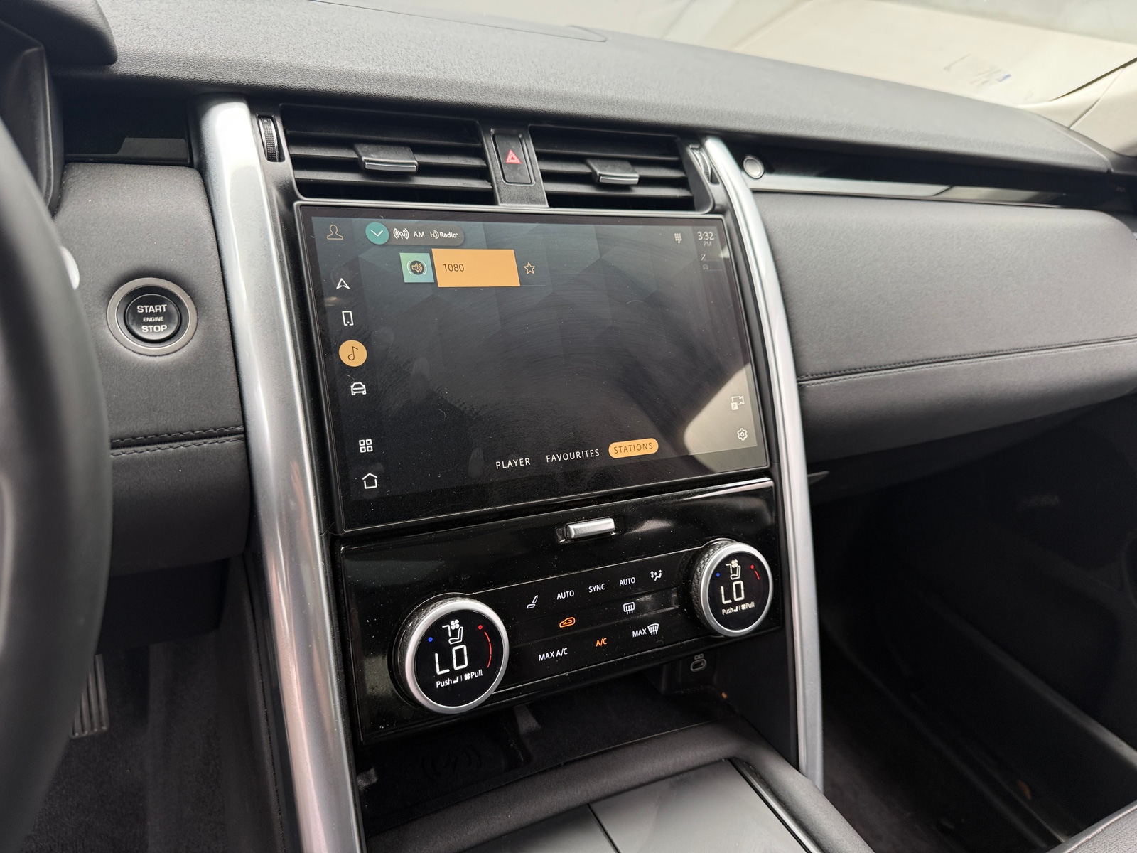 Thumbnail: 2024 Land Rover Discovery - 3