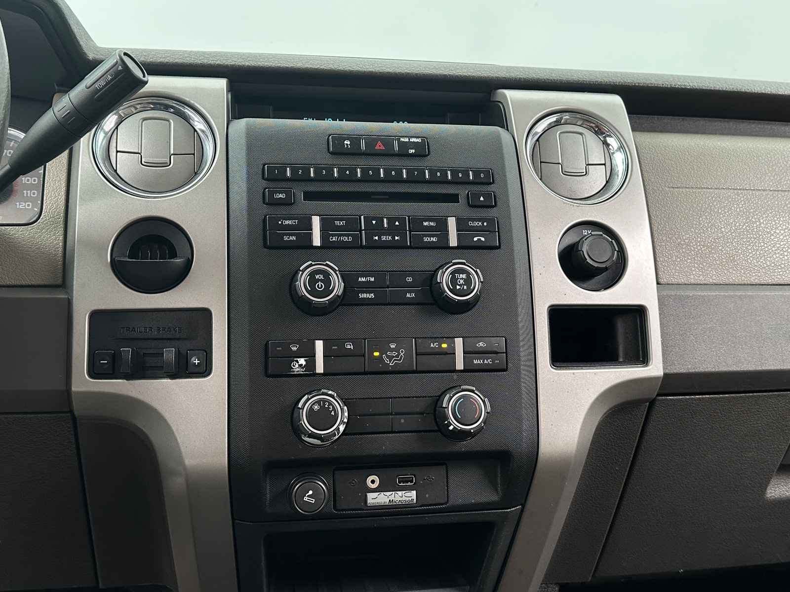 Thumbnail: 2010 Ford Econoline - 4