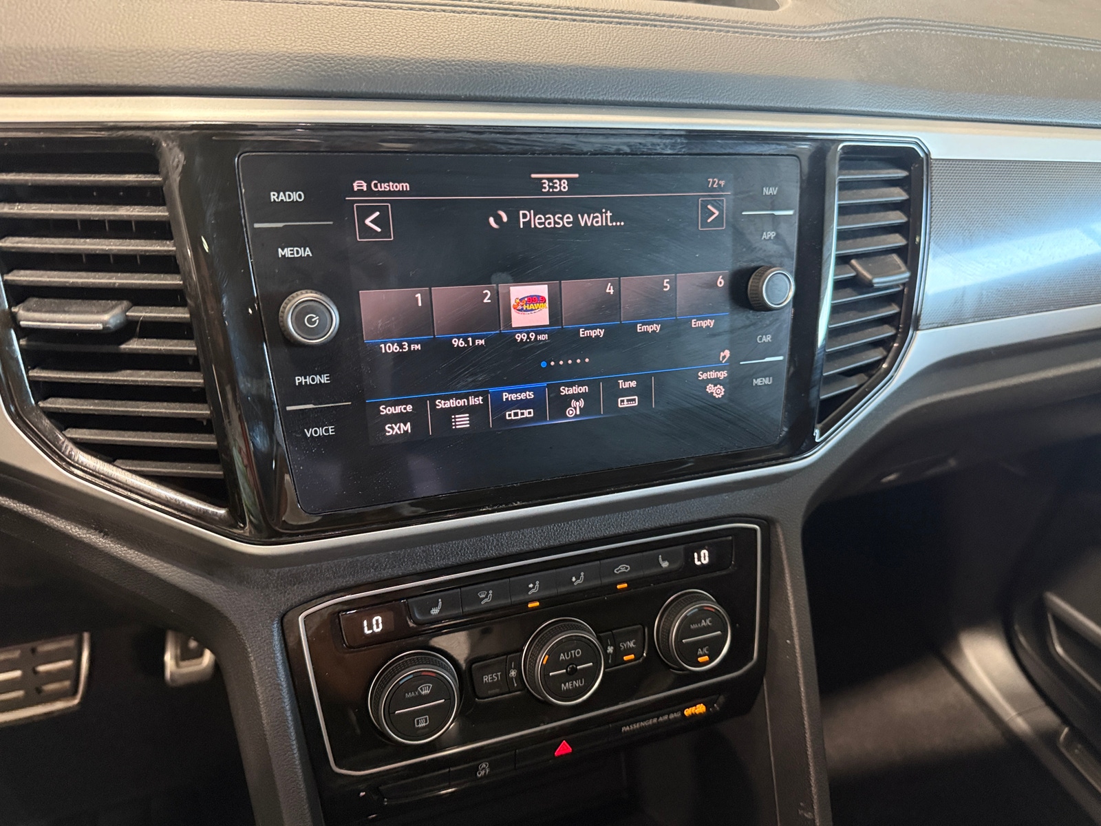 Thumbnail: 2022 Volkswagen Atlas - 3