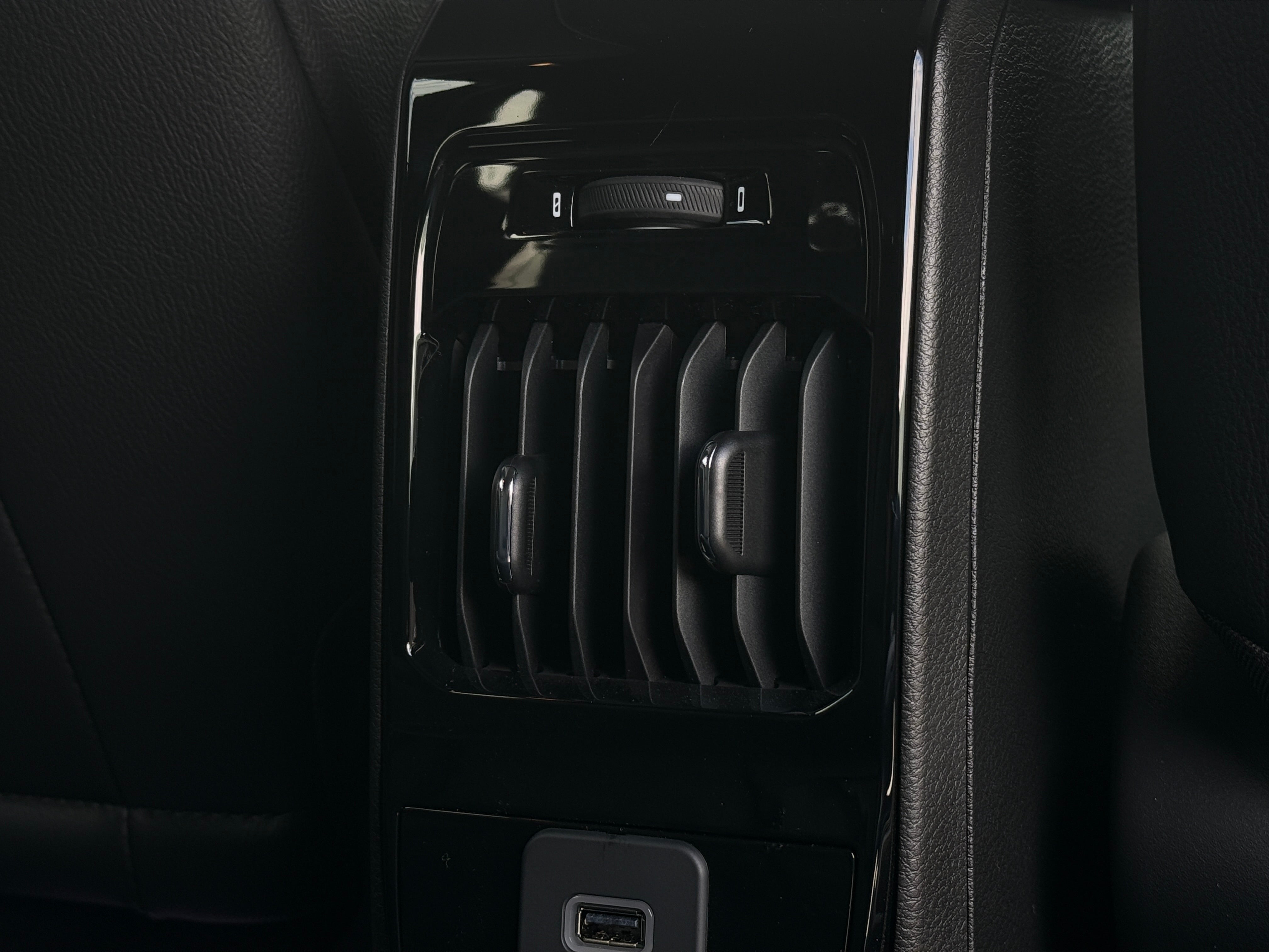 2026 Jeep Compass Limited 4X4's photo