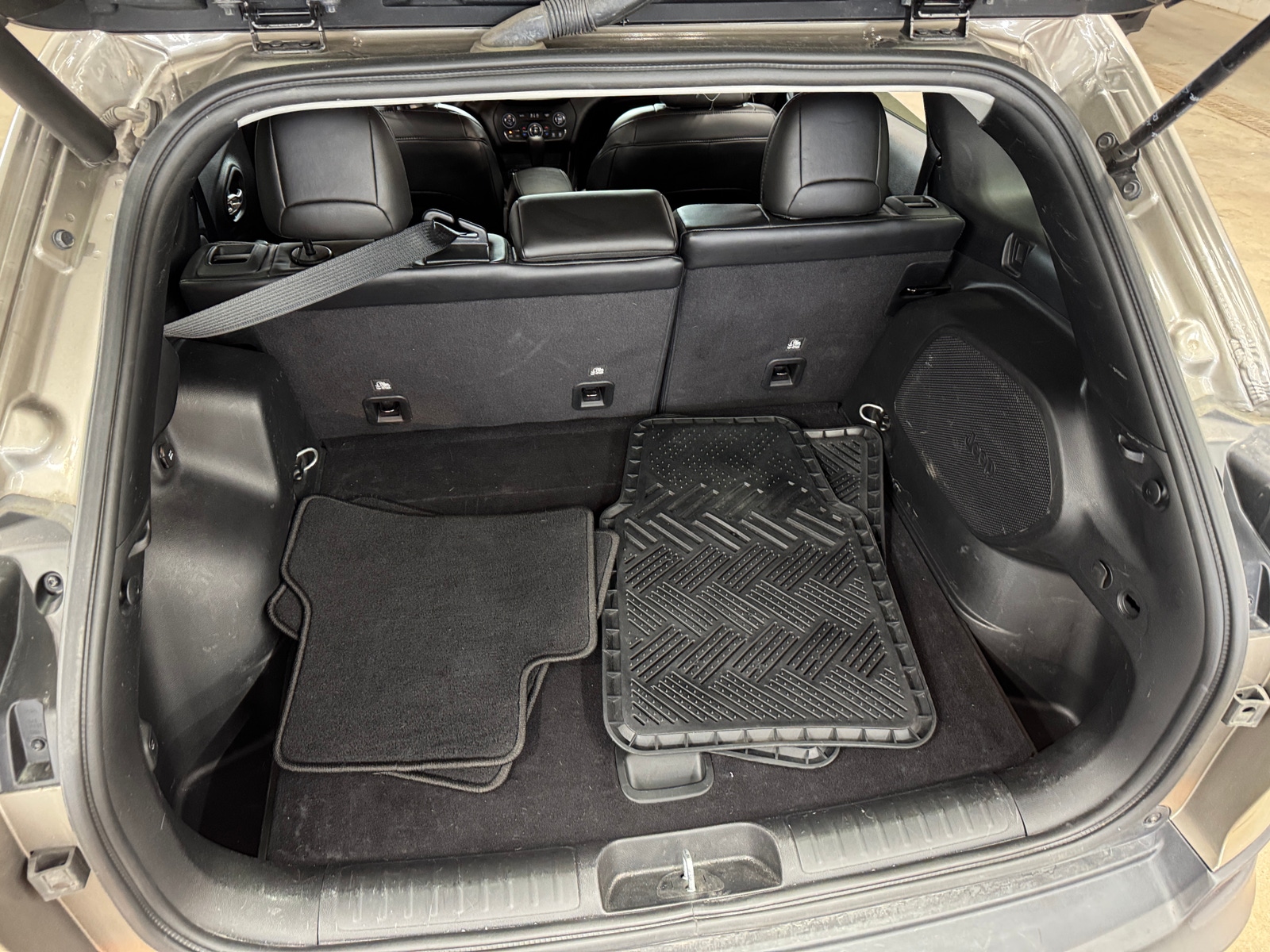 Thumbnail: 2021 Jeep Cherokee - 6