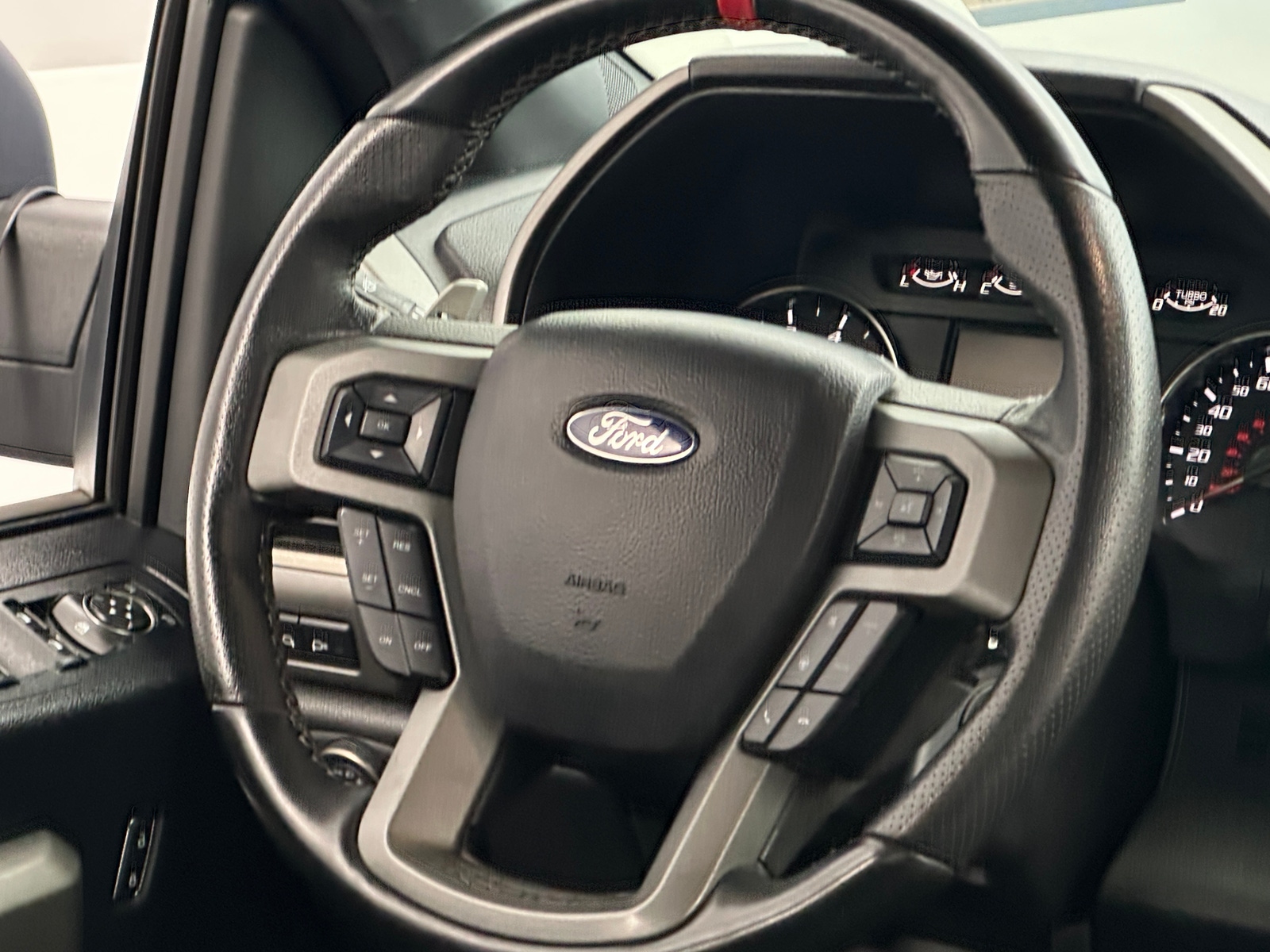 Thumbnail: 2019 Ford Econoline - 5