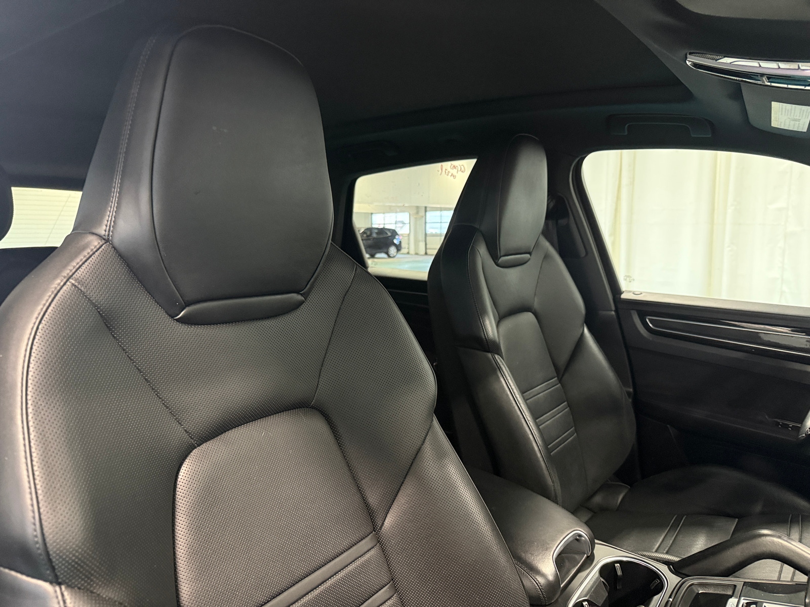 Thumbnail: 2020 Porsche Cayenne - 2