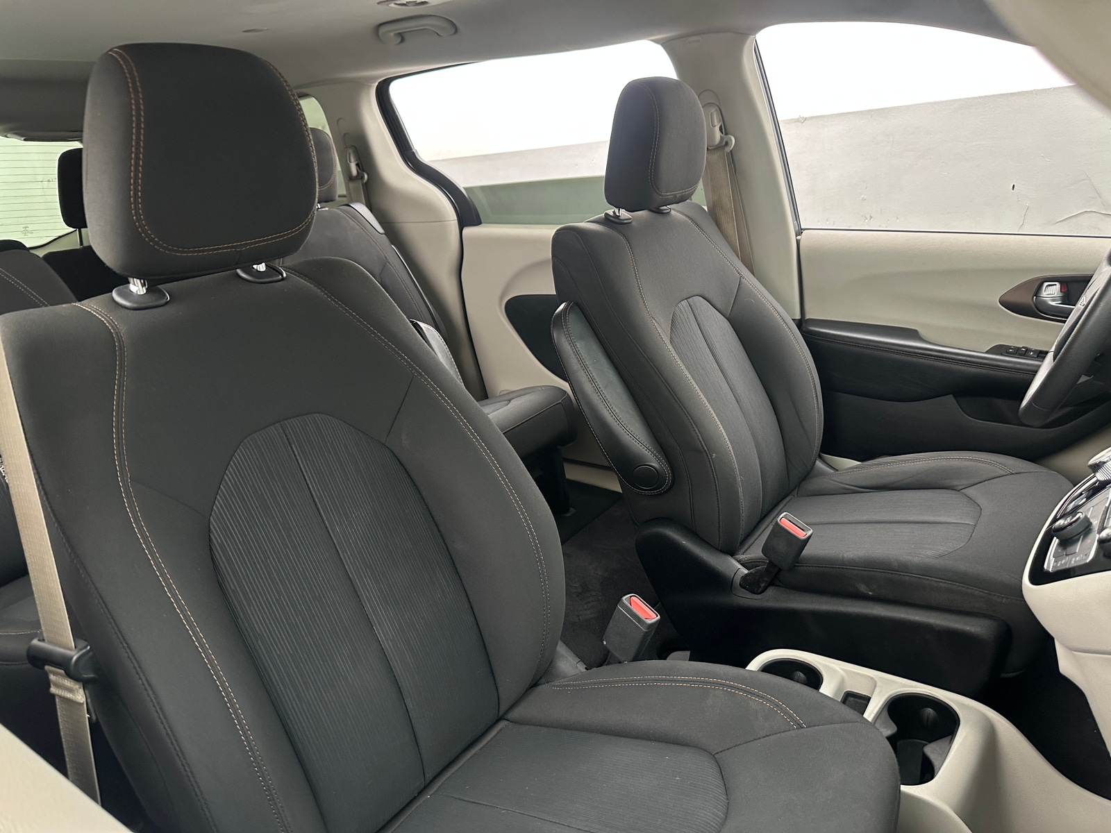 Thumbnail: 2017 Chrysler Pacifica - 2
