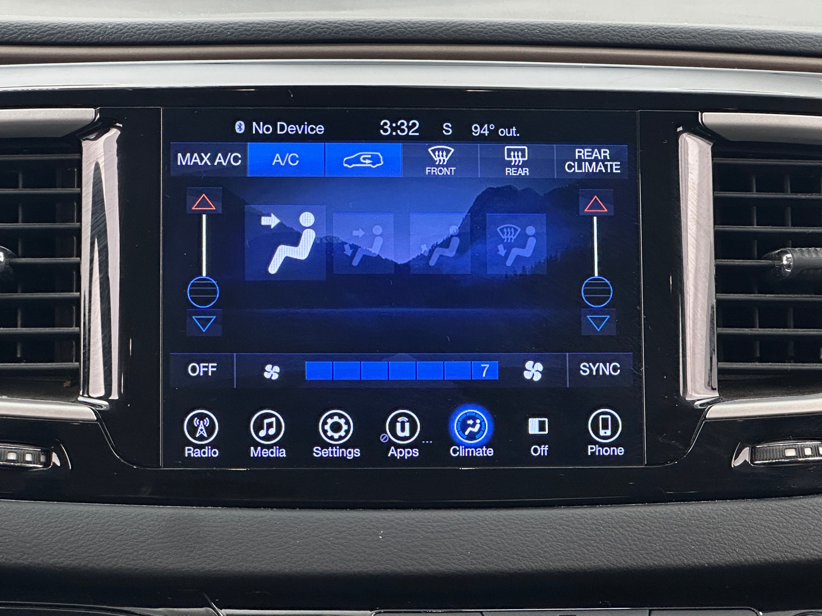 Thumbnail: 2017 Chrysler Pacifica - 4