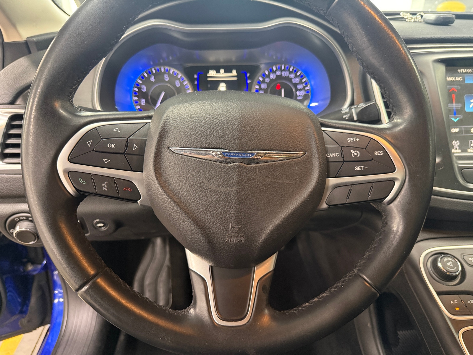 Thumbnail: 2017 Chrysler 200 - 4