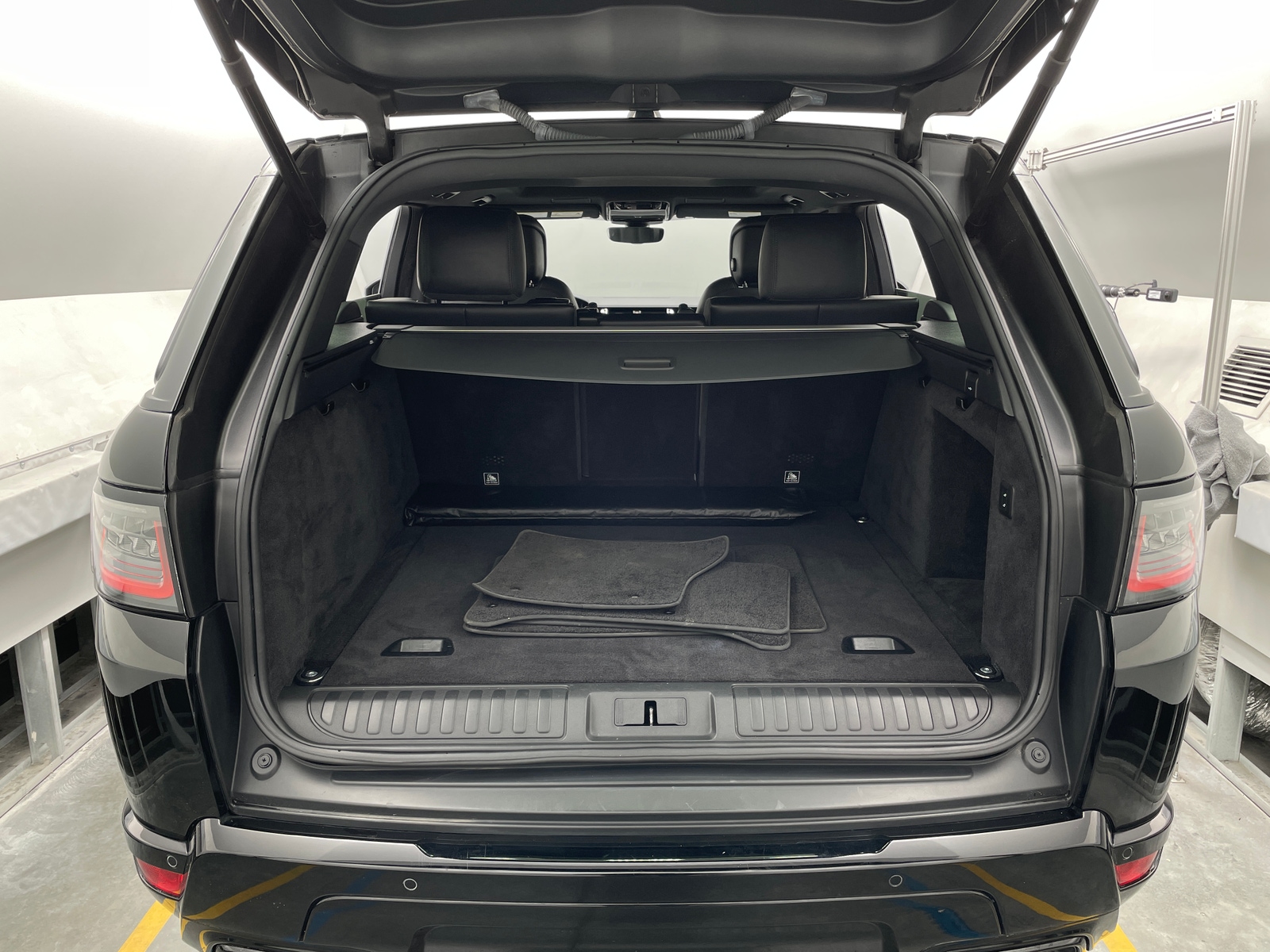 Thumbnail: 2020 Land Rover Range Rover Sport - 6