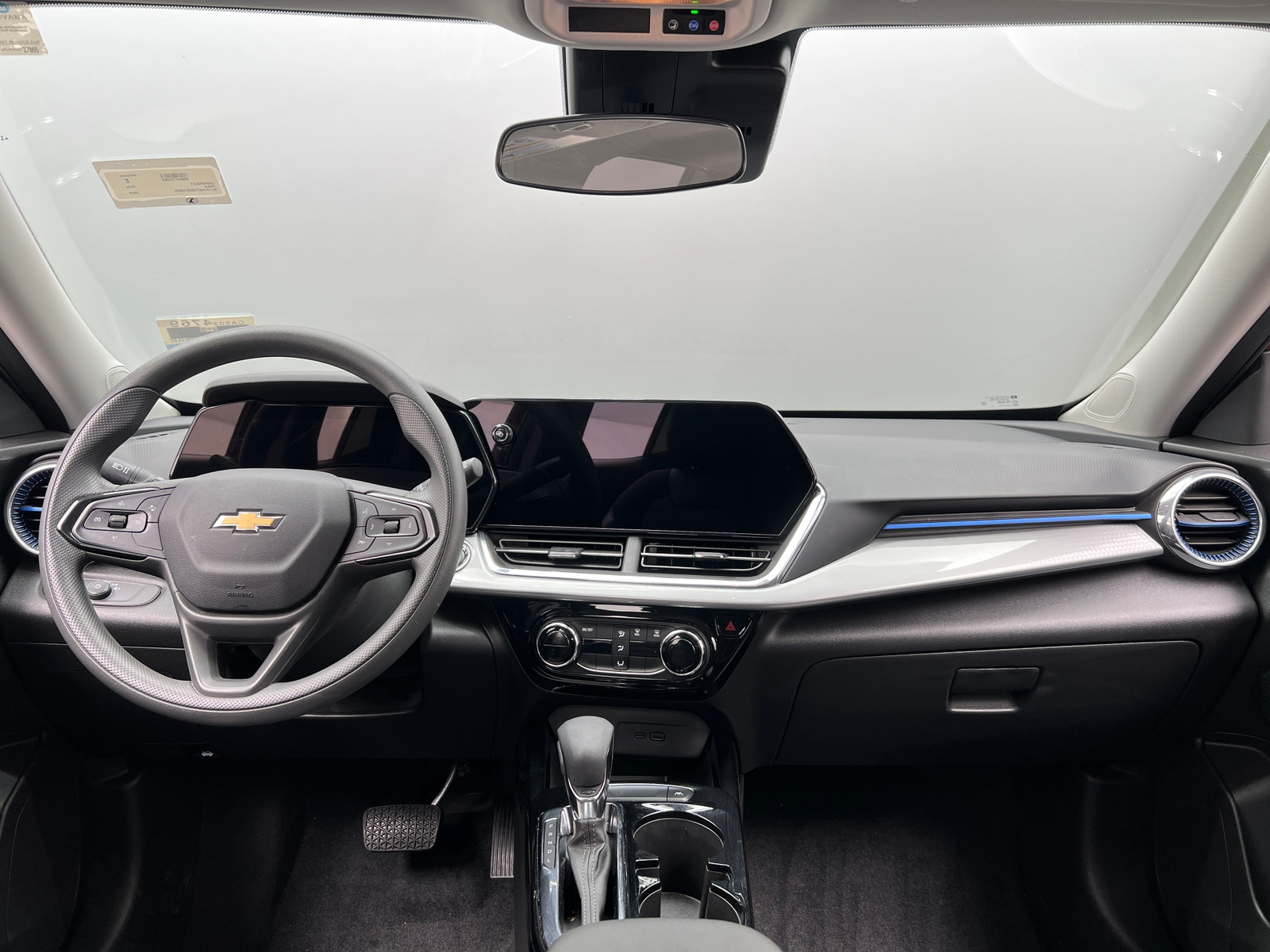 Thumbnail: 2025 Chevrolet Trax - 3