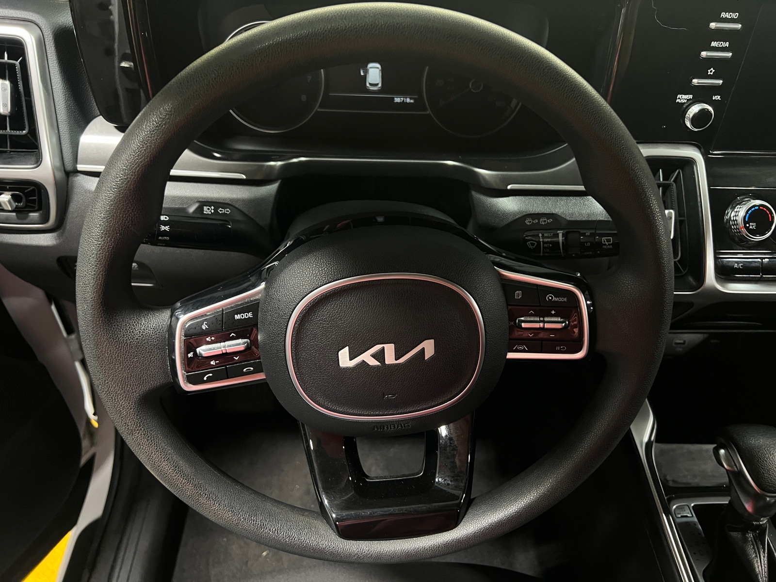 Thumbnail: 2022 Kia Sorento - 5