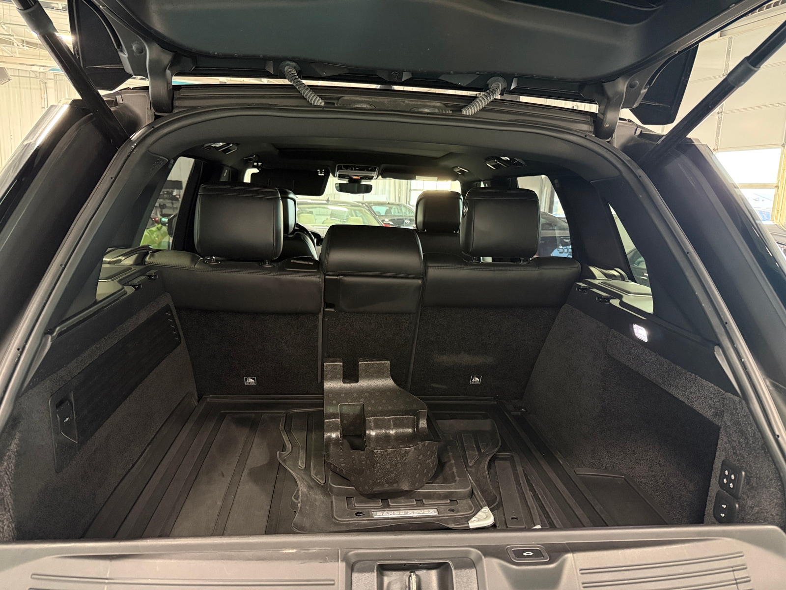 Thumbnail: 2019 Land Rover Range Rover - 6