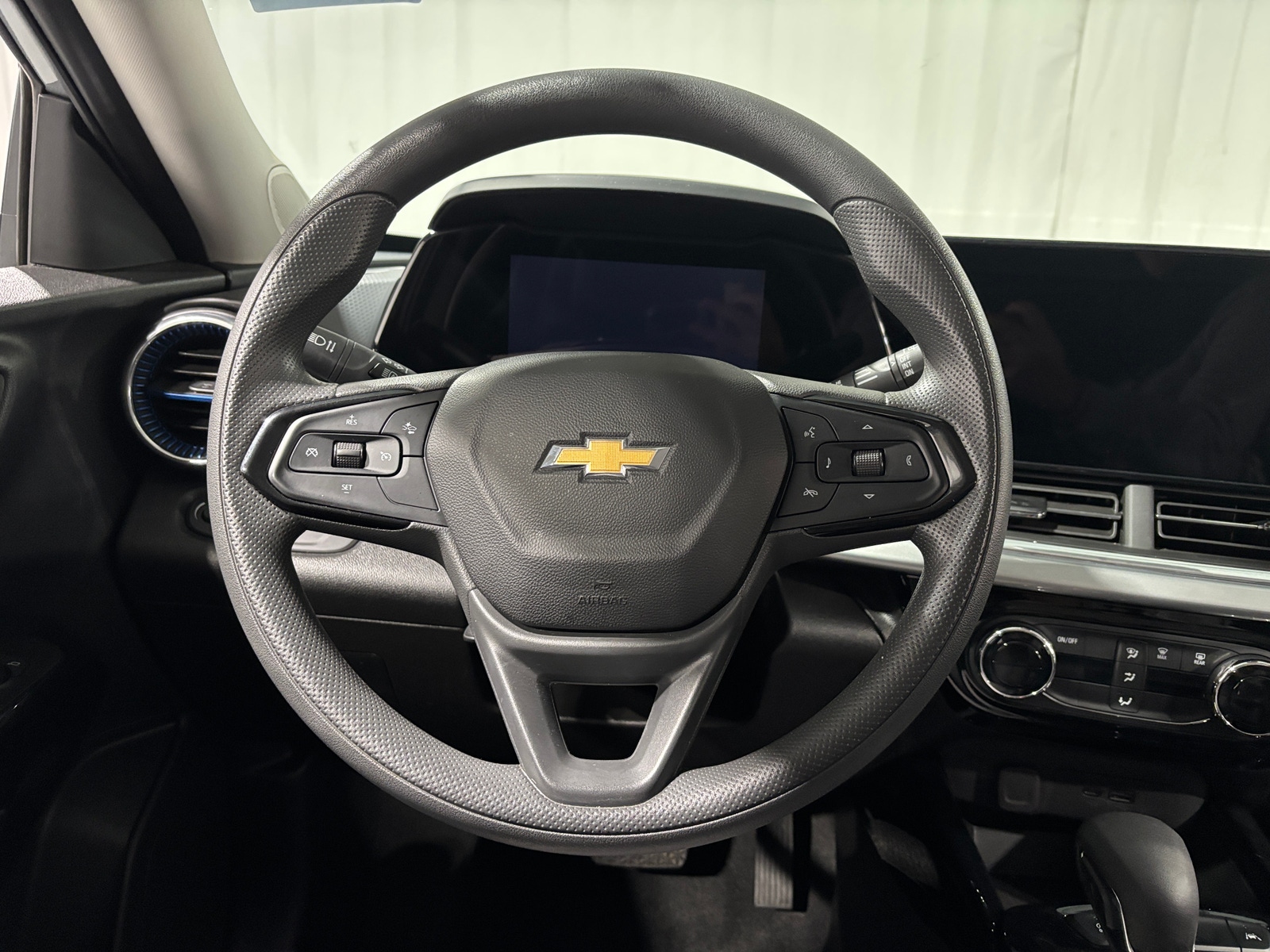 Thumbnail: 2025 Chevrolet Trax - 5
