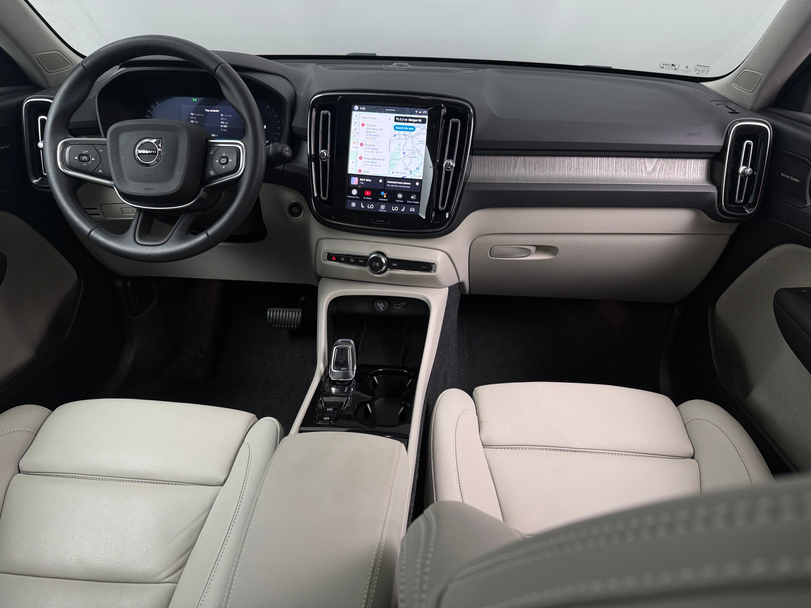 Thumbnail: 2025 Volvo XC40 - 2