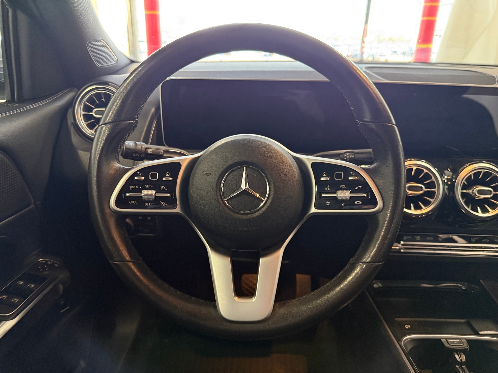 Thumbnail: 2020 Mercedes-Benz GLB - 4