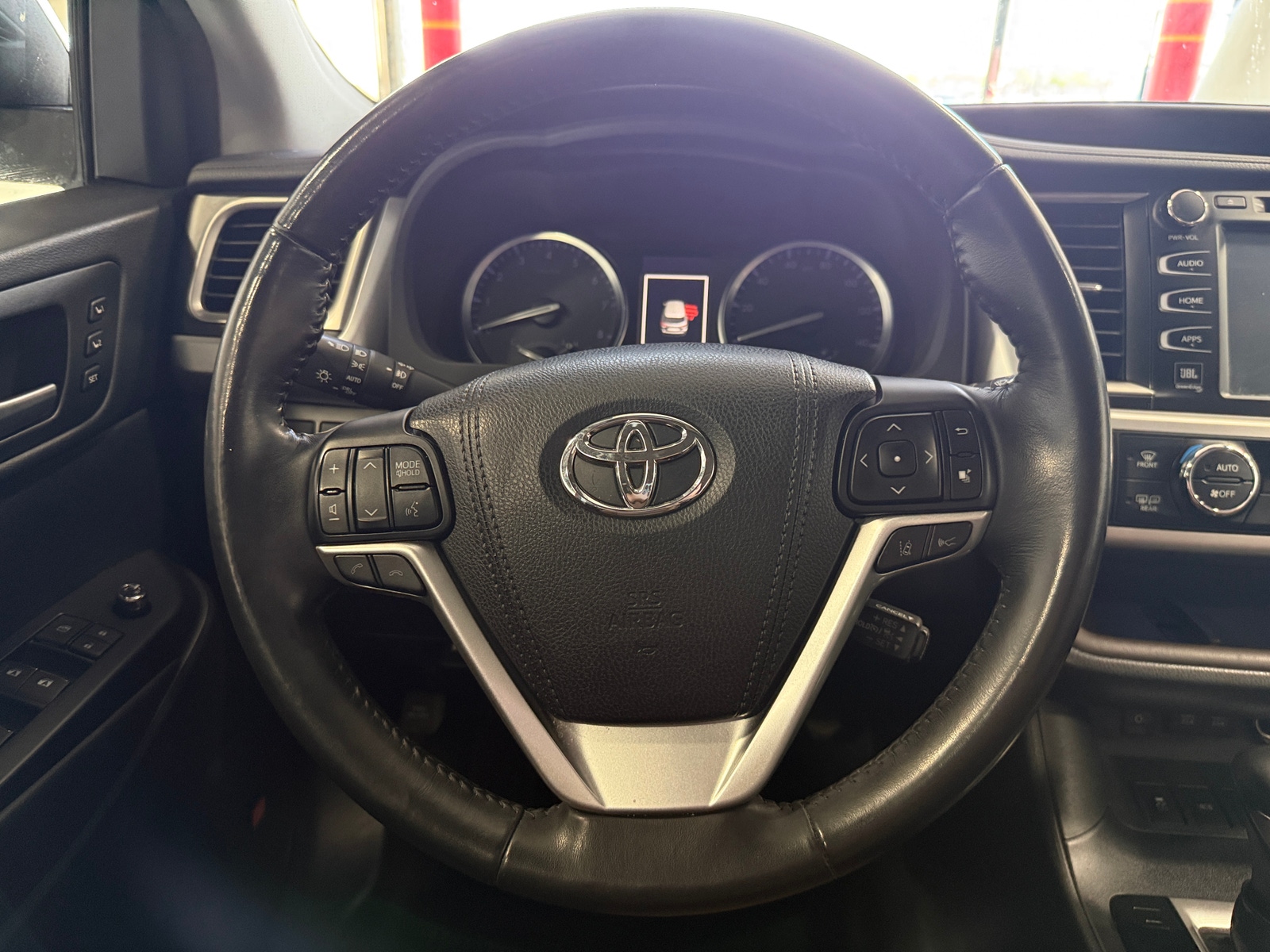 Thumbnail: 2018 Toyota Highlander - 4