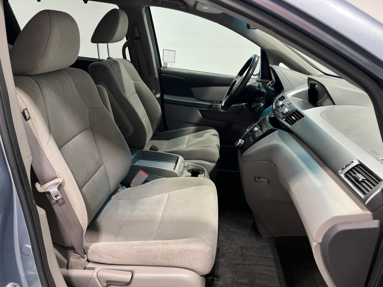 Thumbnail: 2011 Honda Odyssey - 2